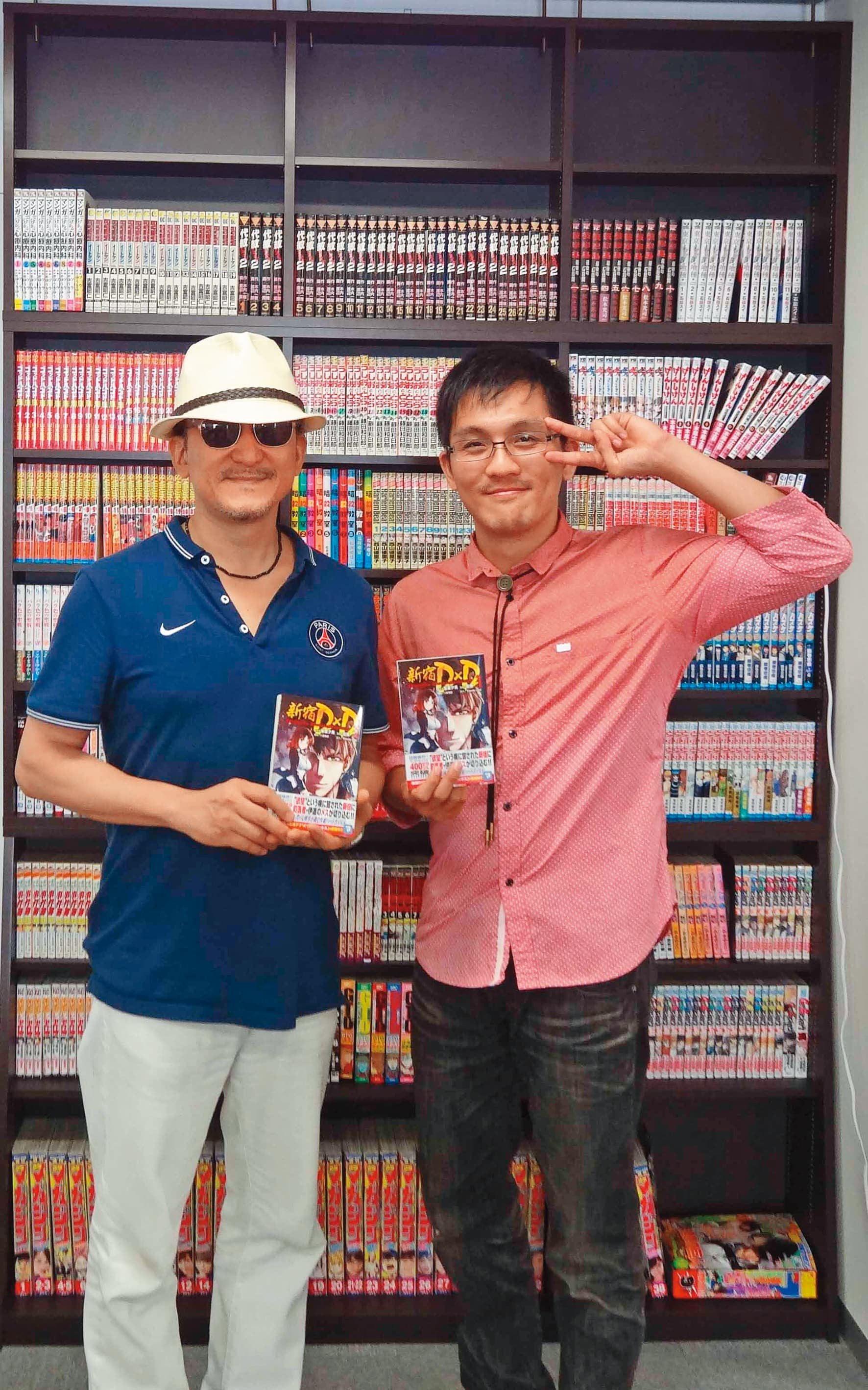 《金田一少年之事件簿》作者樹林伸(左)曾與彭傑(右)合作《新宿D×D》,圖為兩人於2014年合影。(友善文創提供)