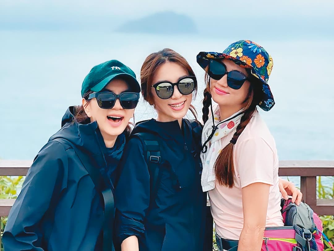 Elle(左起)、Hebe、Selina 3人私下經常邀約出門踏青。(翻攝自田馥甄IG)
