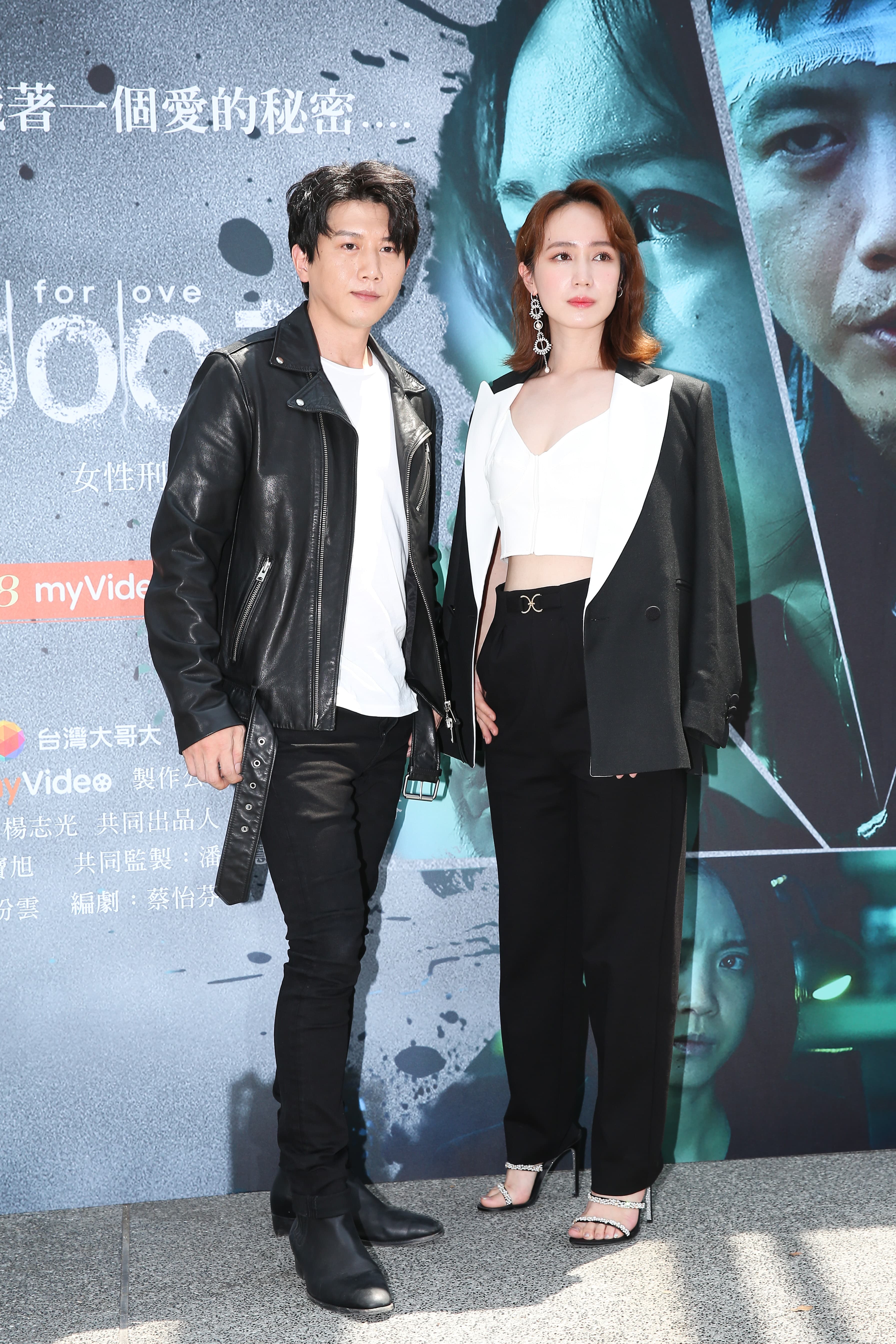 《追兇500天》首映記者會出席演員，莫子儀與小薰一同出席，小薰很欣賞莫子儀，因很會帶對手入戲。
