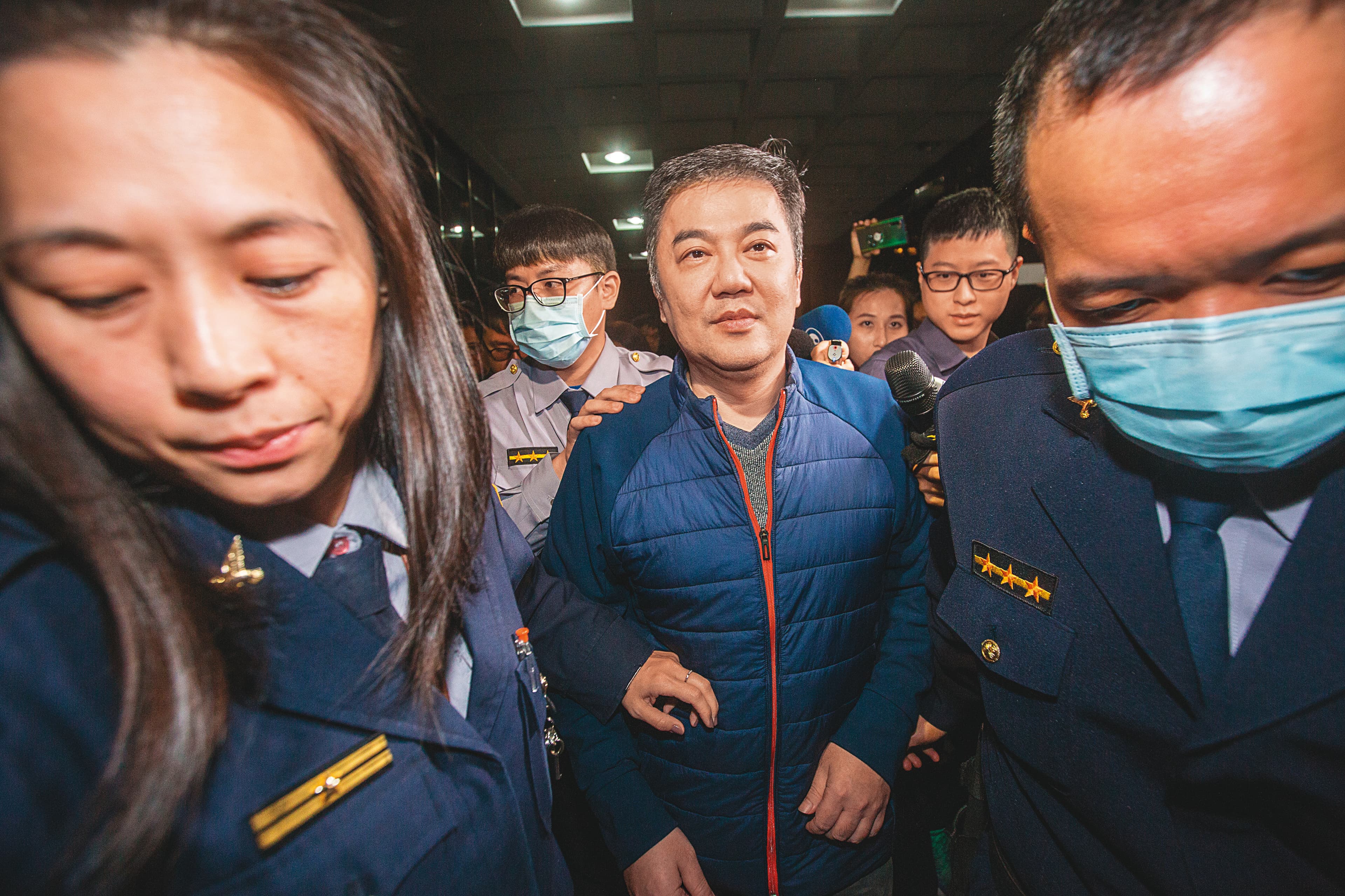 檢方查出張綱維（圖中）和廖燦昌私交甚篤，是廖指示合庫違法貸款給張綱維。