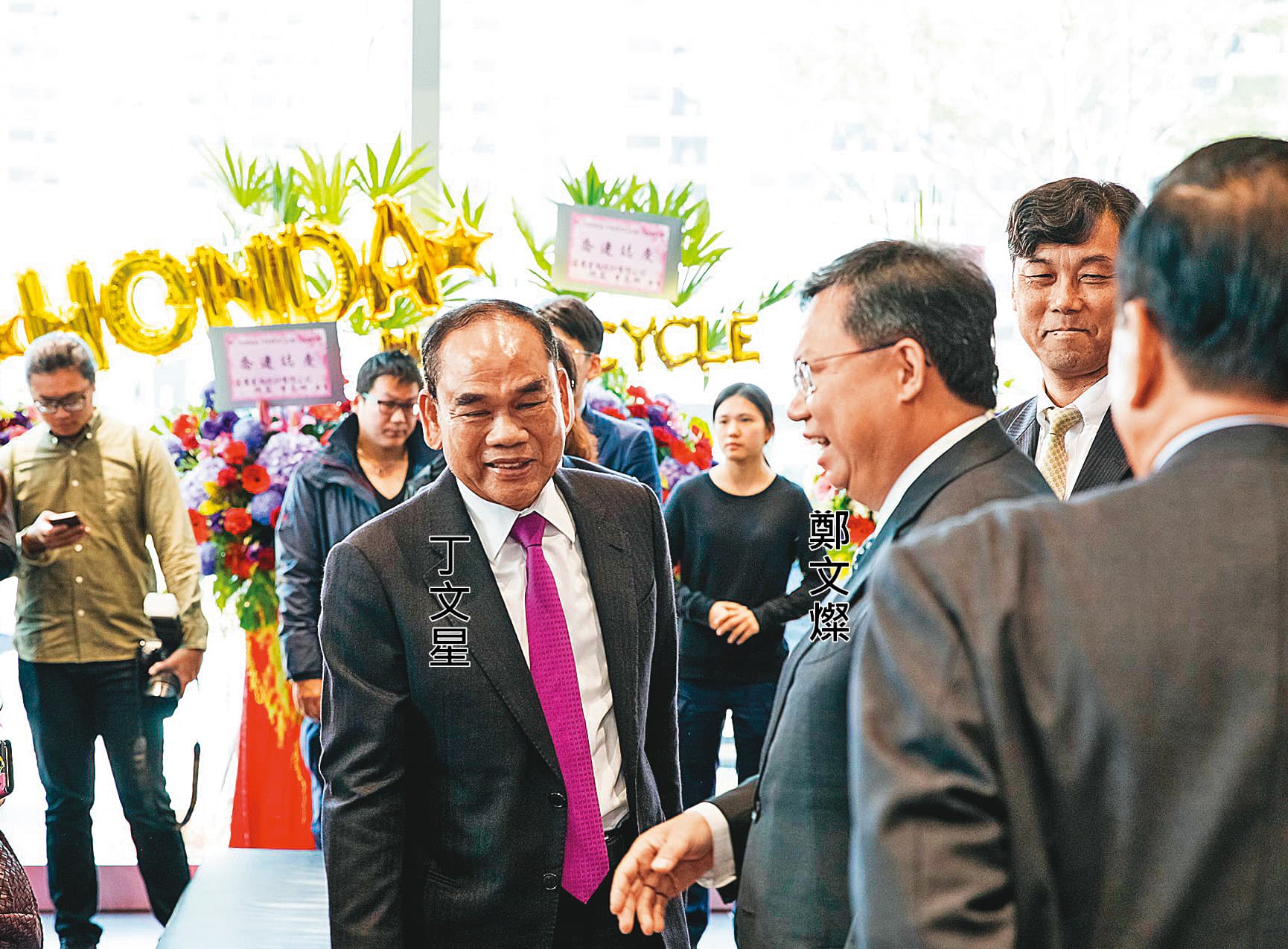 東星公司董座丁文星政商關係良好,桃園HONDA展示館今年初開幕時,桃園市長鄭文燦也出席。(翻攝HONDA Motorcycle Taoyuan臉書)