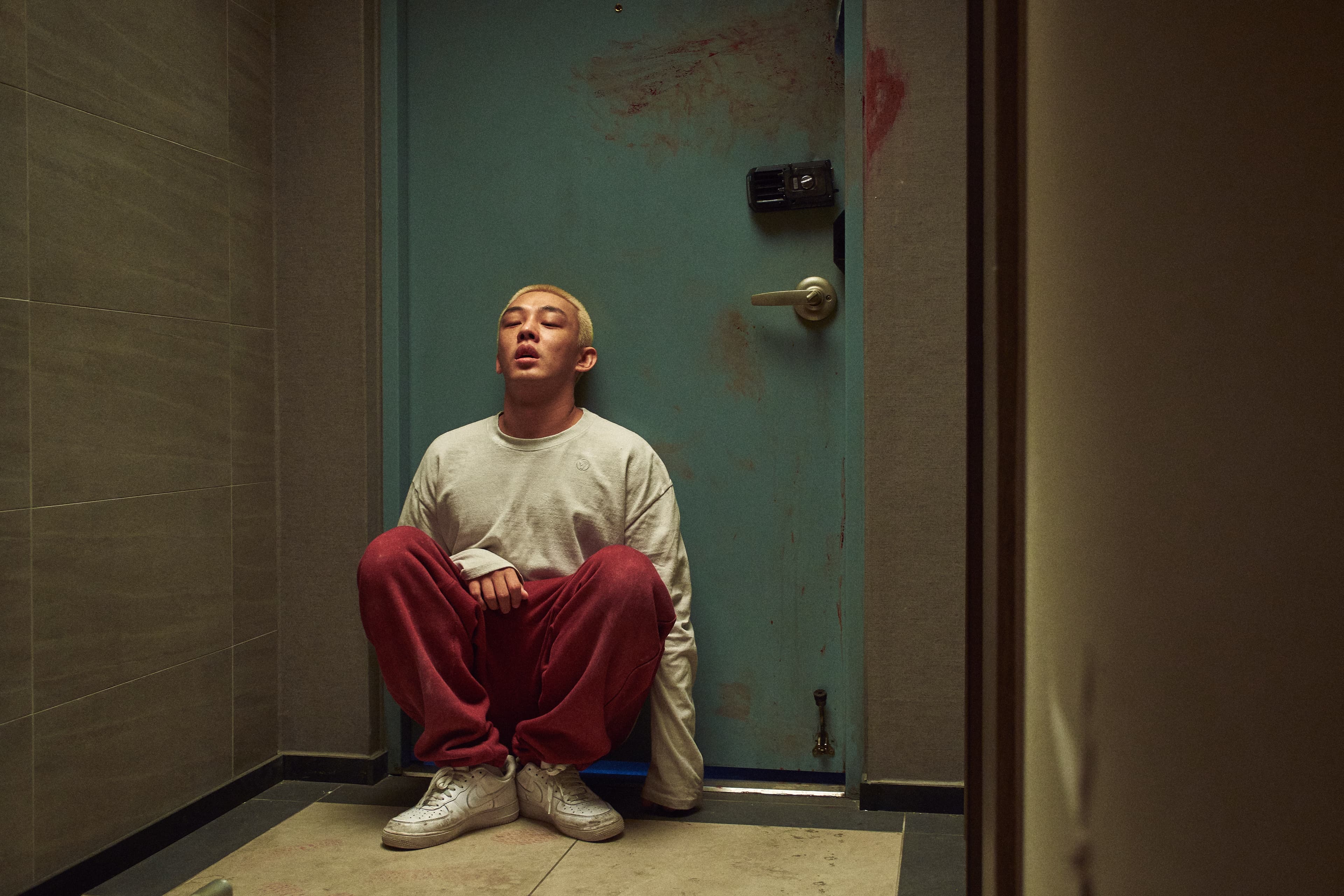 劉亞仁在《#ALIVE》有近50分鐘的獨角戲。(Netflix提供)