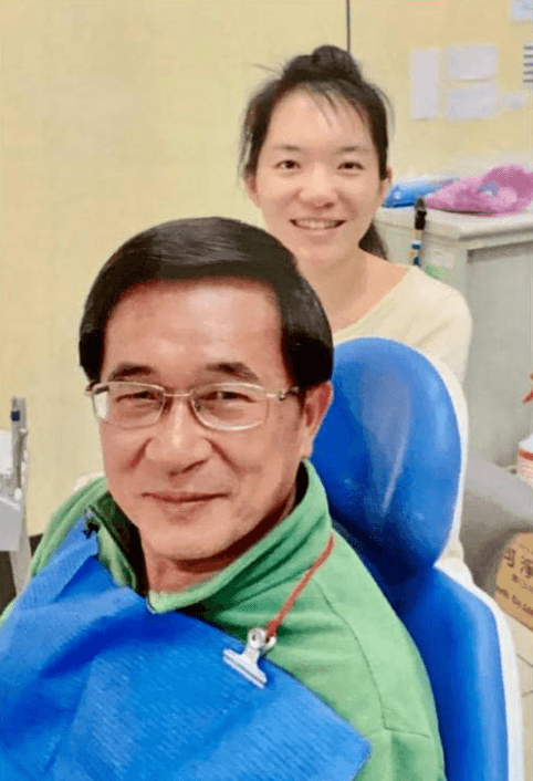 陳水扁PO出女兒陳幸妤替他做3D齒雕的照片,寫下「幸妤,感謝有妳」。(翻攝自「陳水扁新勇哥物語」臉書粉專)