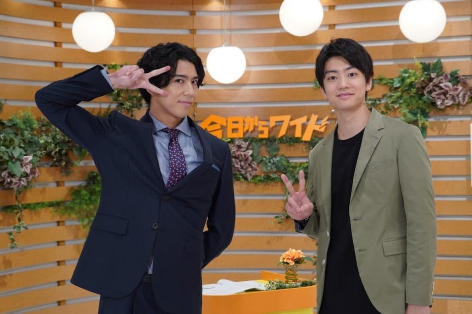 賀來賢人(左)和伊藤健太郎客串演出《寵女青春白皮書》,自曝頻笑場。(翻攝自realsound)