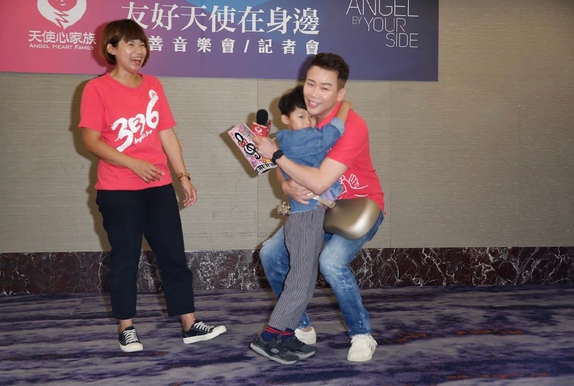 與小朋友互動熱絡,陶喆自豪是「孩子王」。