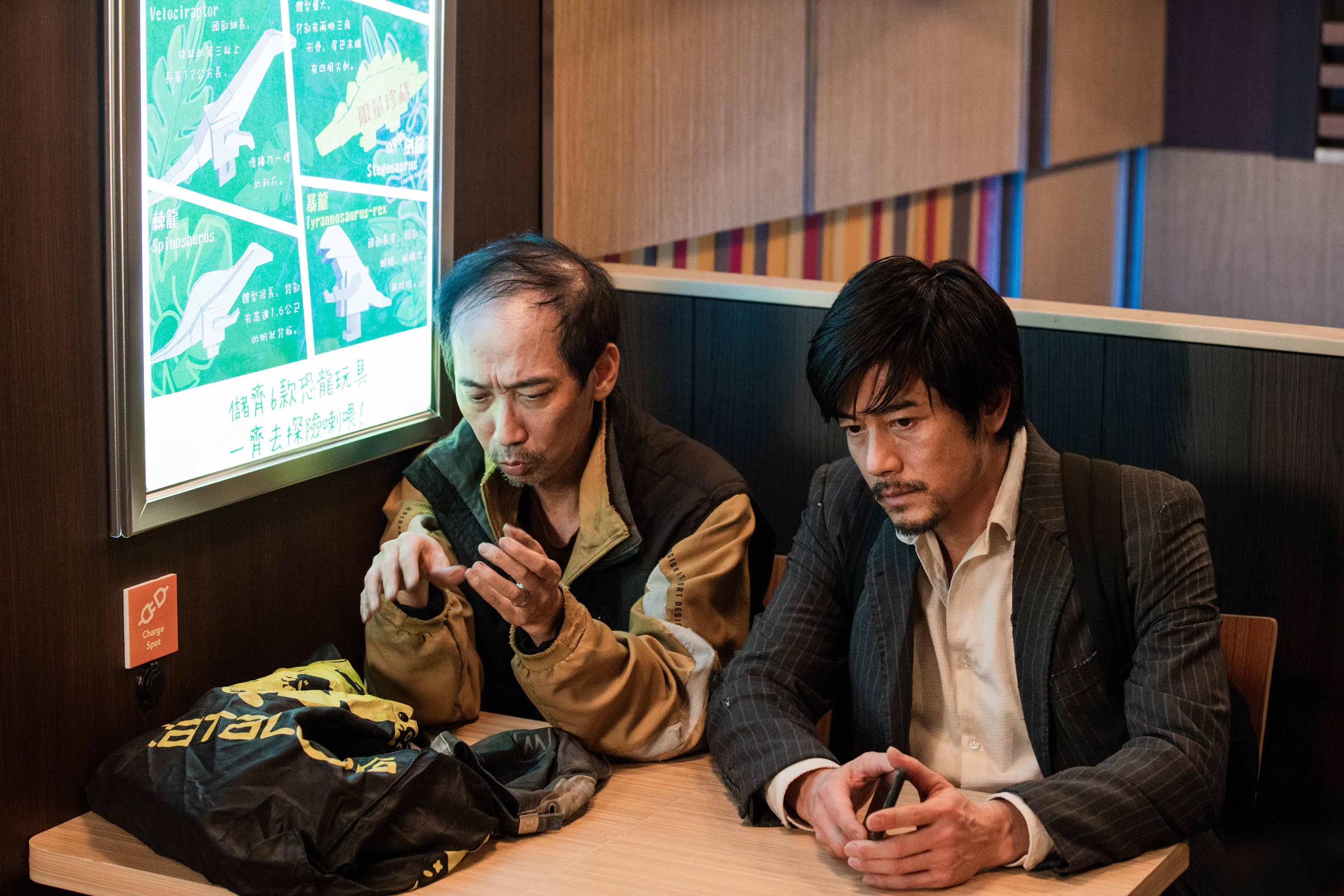 《麥路人》描寫一群每晚在麥當勞過夜的邊緣人相濡以沫的故事。(華映提供)