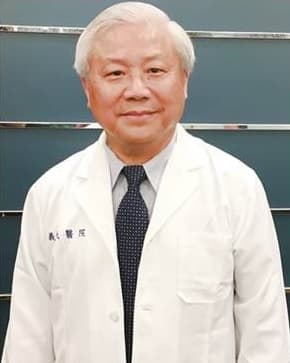 經義大大昌醫院男性醫學中心主任王起杰治療後,男童的「小弟弟」已經從0.5公分長大到2公分。(翻攝自義大醫療臉書)