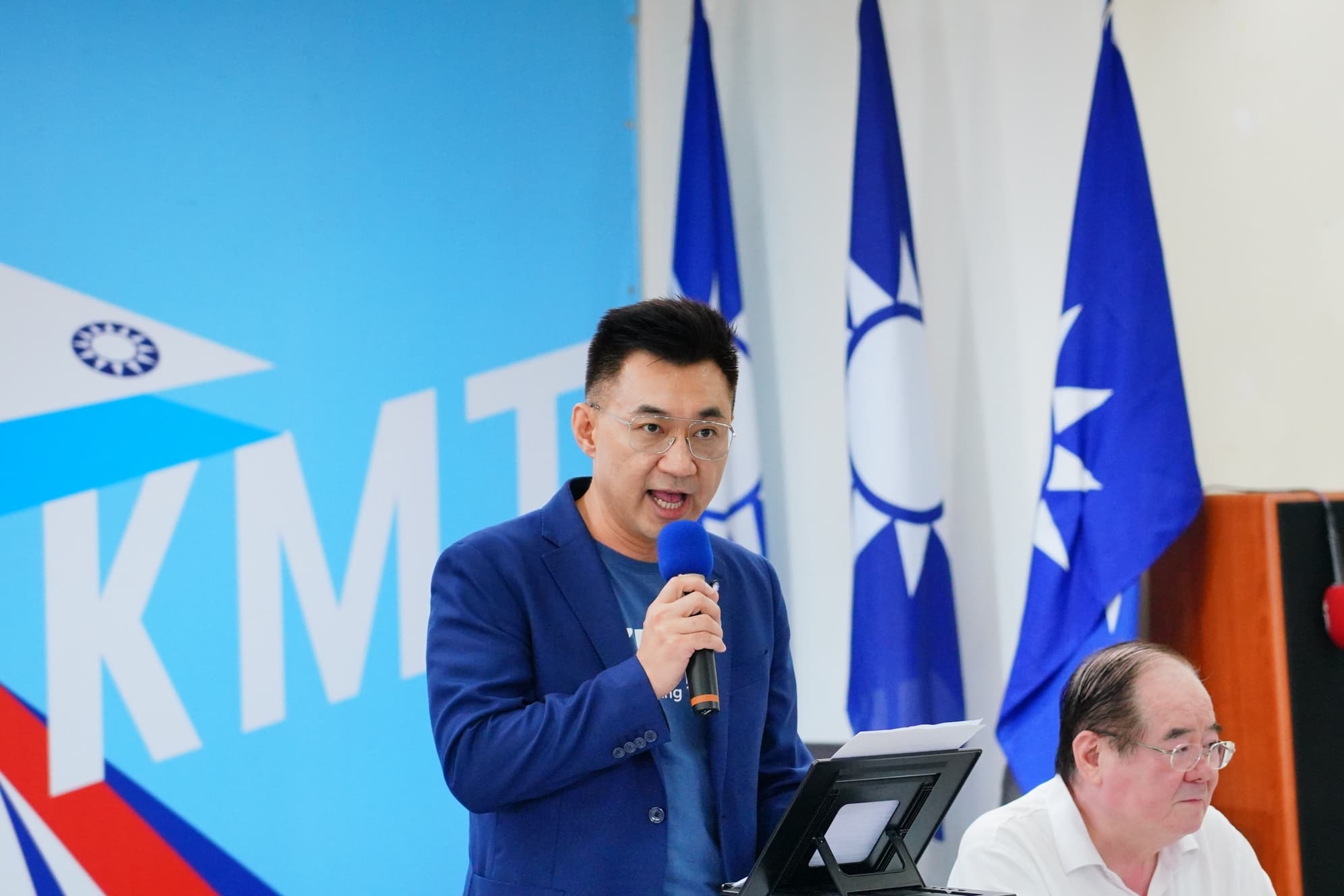 江啟臣強調，「原則上我們正面看待跟美方的交流，也不應該放棄溝通的機會」。