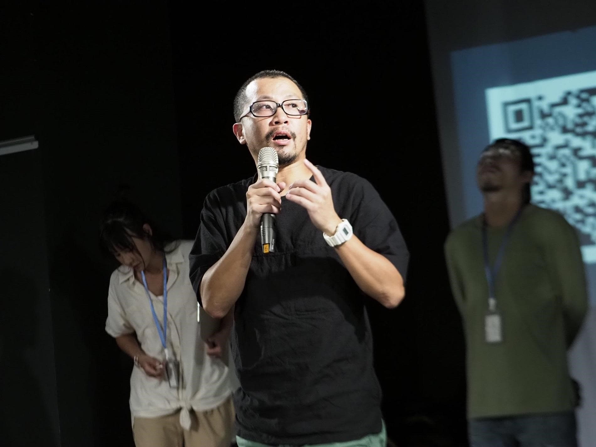 黃致凱在《我們與惡的距離》劇場版加入觀眾投票,就像模擬觀眾選擇的人生。(翻攝自故事工廠臉書)