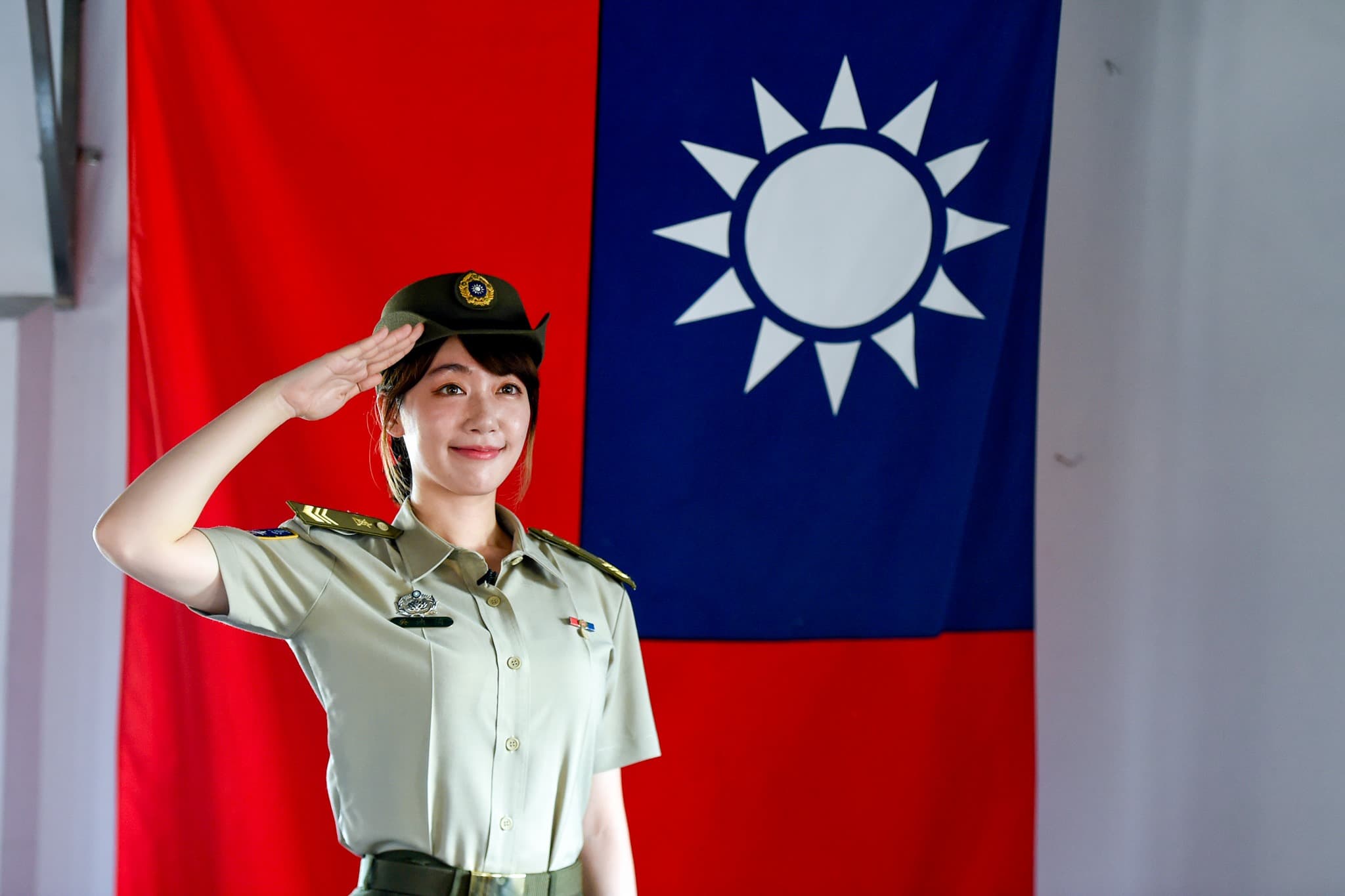 泱泱姿勢標準，讓粉絲紛紛大讚又帥又美。（圖片截自木曜4超玩臉書）