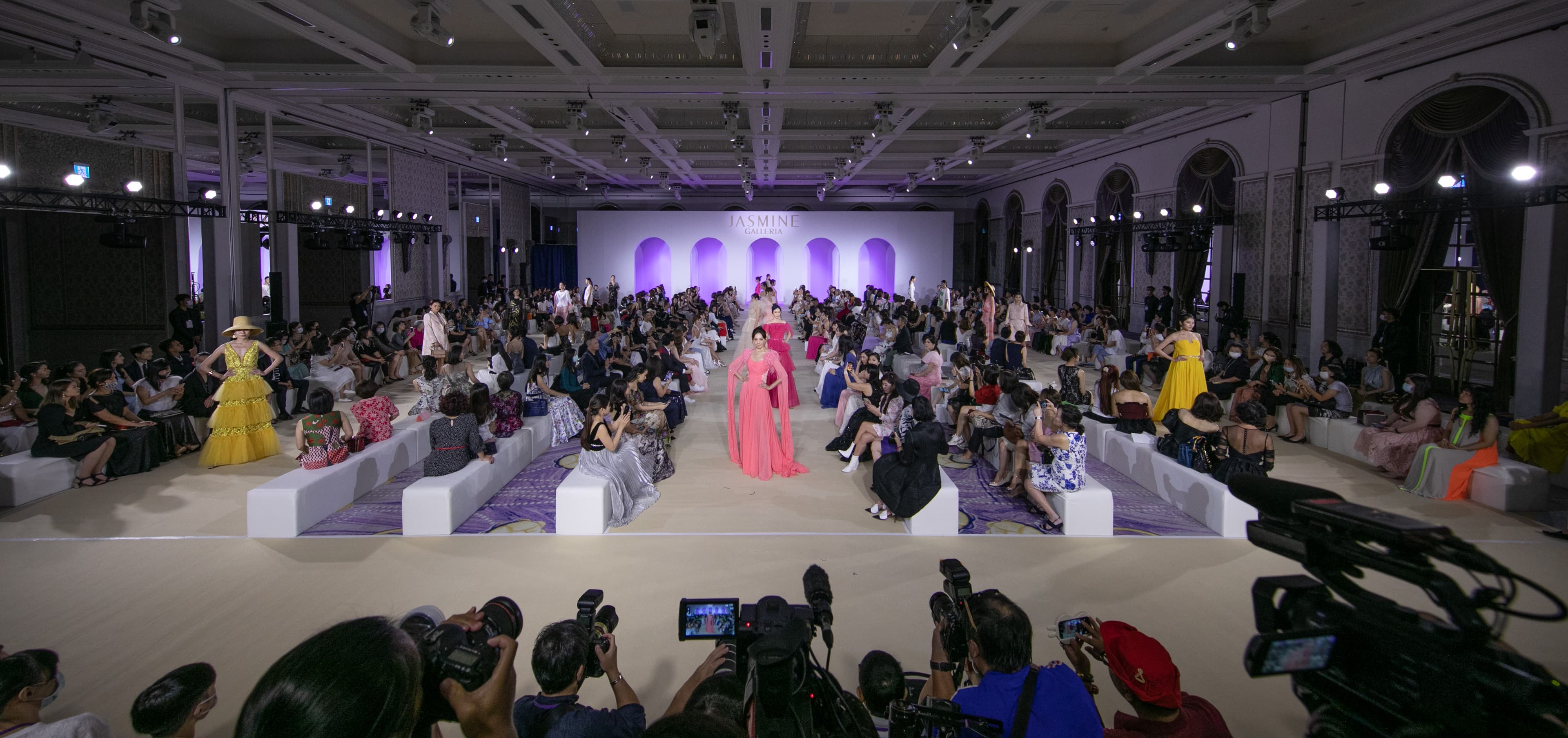 JASMINE GALLERIA Resort 2021度假系列走秀現場。(JASMINE GALLERIA提供)