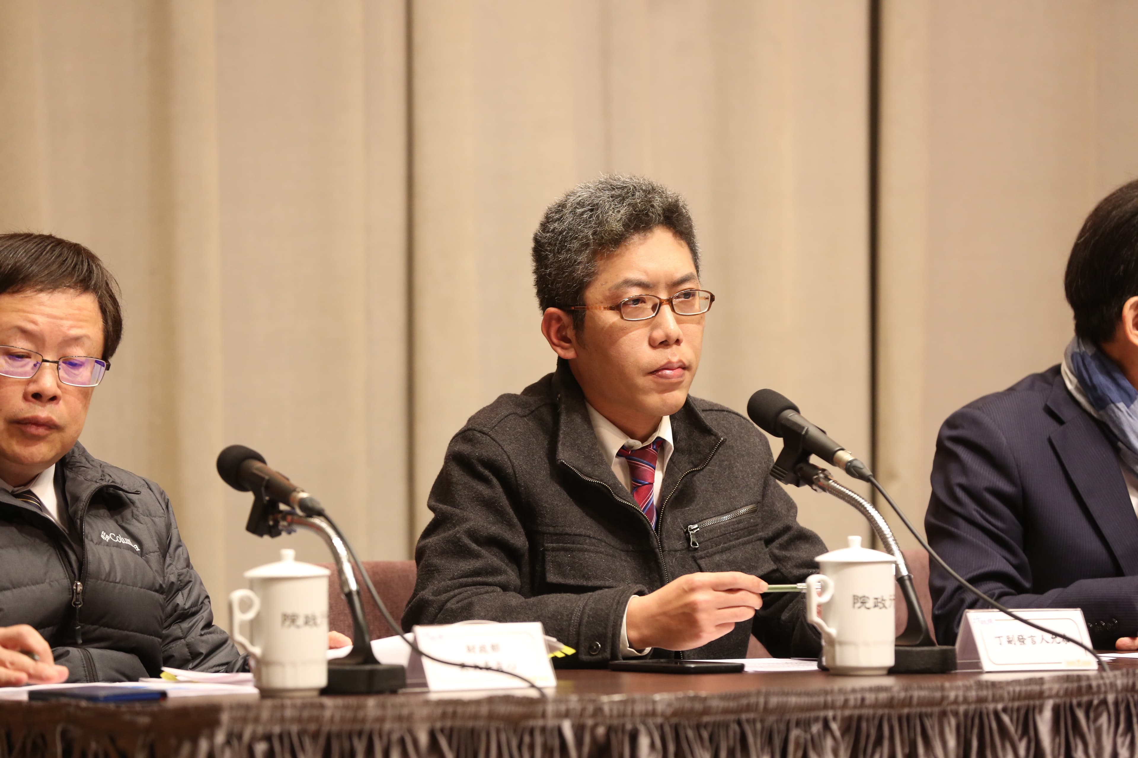 總統府發言人丁允恭遭前女友Y女爆料，丁曾逼她墮胎。