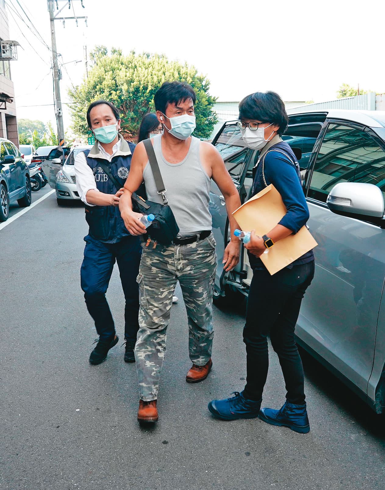 身為口罩國家隊之一的加利科技爆出以中國製口罩混充實名制台製口罩,遭檢方羈押的負責人林明進,因坦承犯罪已以350萬元交保。