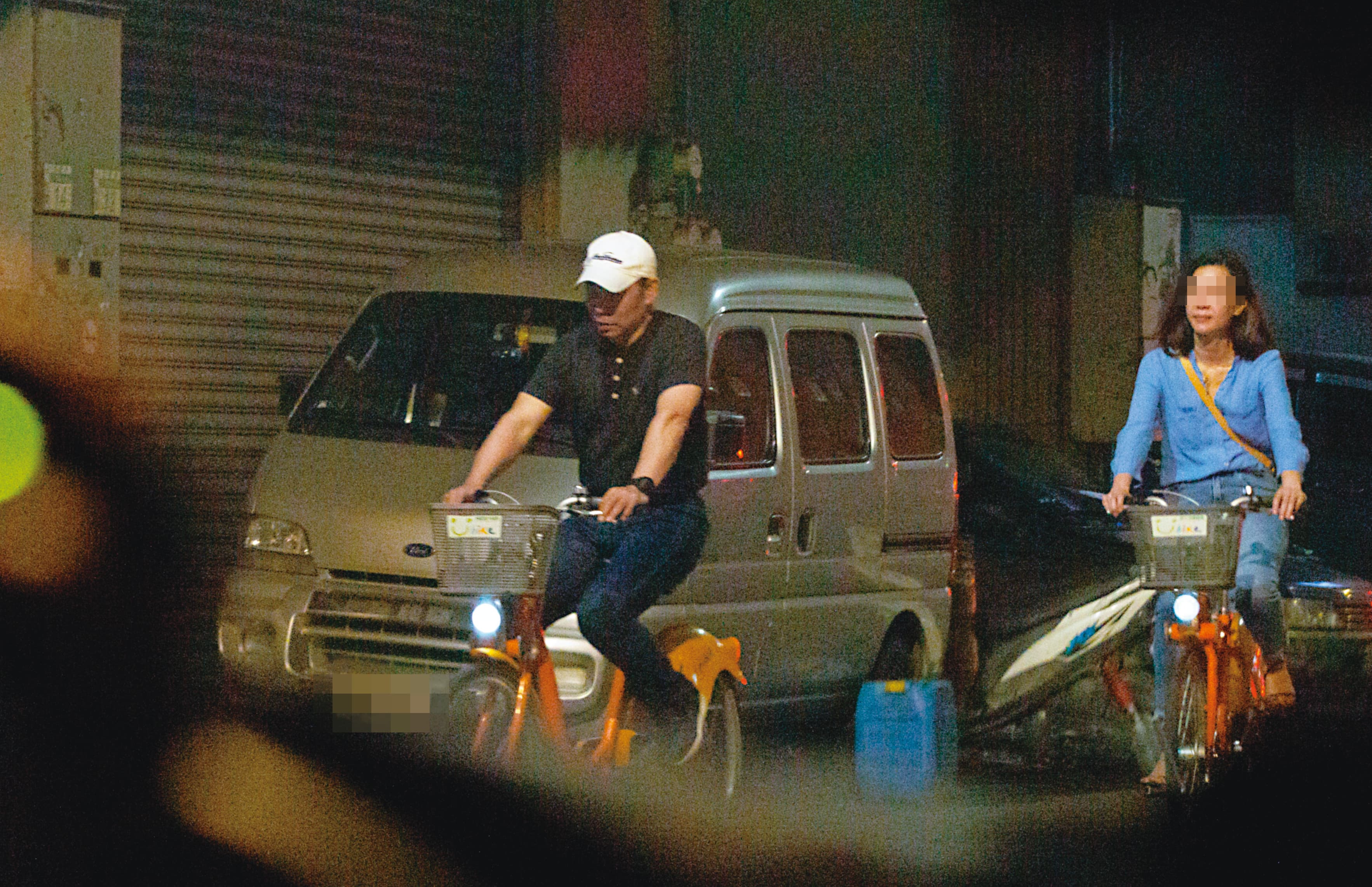 08/12 18:34 程昌興(左)與A女(右)晚餐後騎YouBike從中和回板橋。