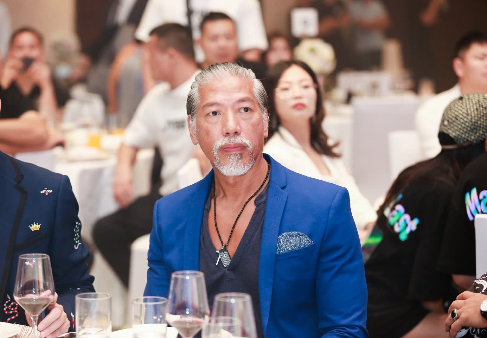 張耀揚淡出演藝圈後，罕見公開曝光。（翻攝自娛樂星社長微博）