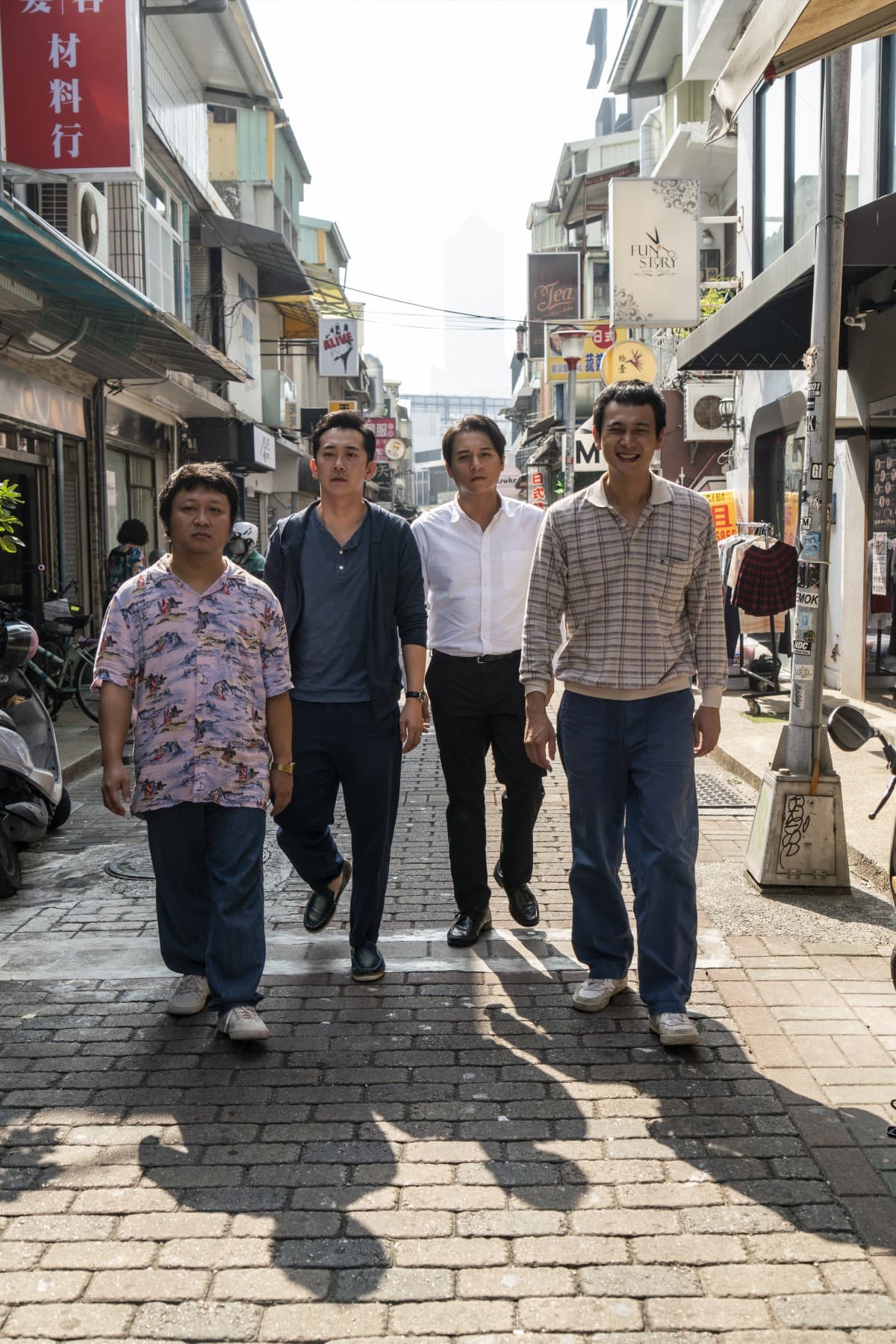 《同學麥娜絲》講述4位中年魯蛇男子面對的人生困境,劇情相當幽默。(甲上)