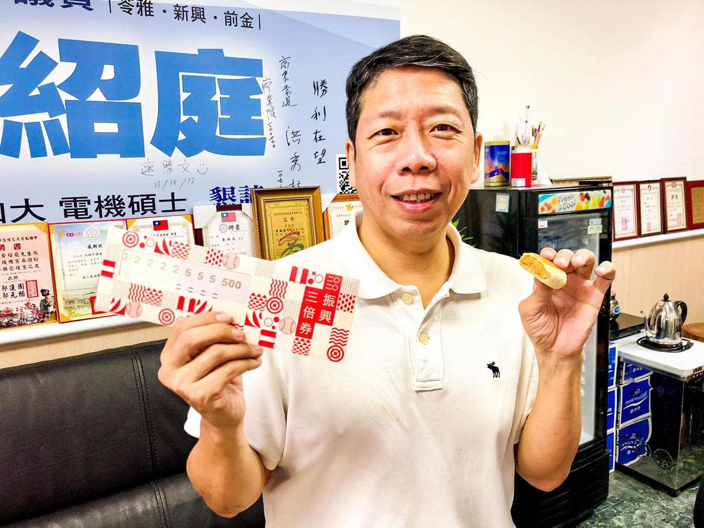 國民黨籍高雄市議員黃紹庭質疑市府動作慢、放任乙烯漏了2天2夜。(翻攝黃紹庭臉書)