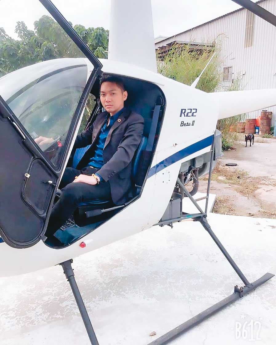 連千毅因透過直播賣直升機、遊艇,一時聲名大噪。(翻攝自連千毅IG)