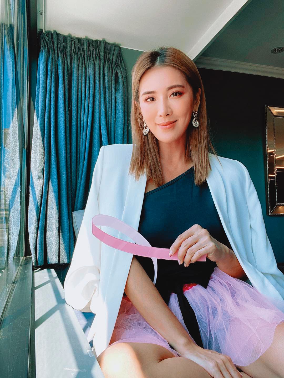 胡瓜砸大錢,讓女兒小禎赴瑞士就讀貴族學校羅西學院。(翻攝小禎臉書)