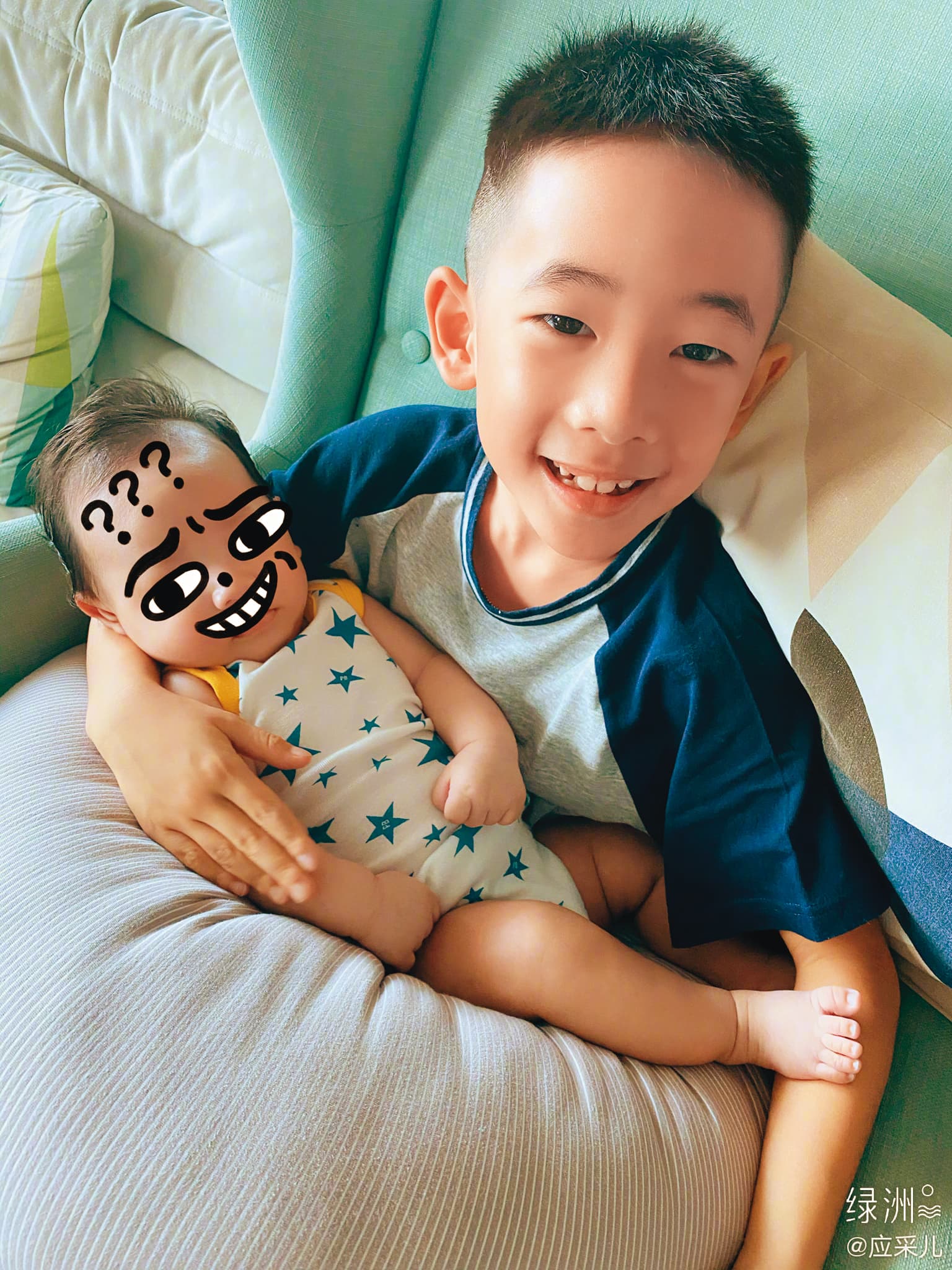 今年7歲的Jasper,在香港就讀傳統名校耀中國際學校。(翻攝自應采兒微博)