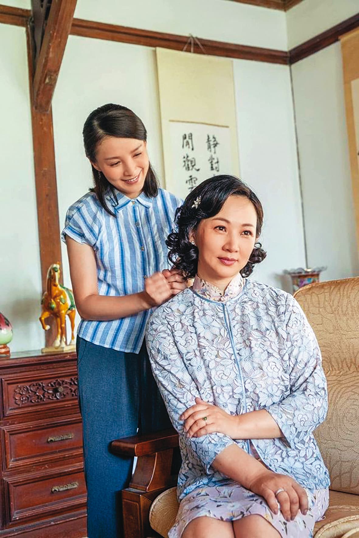郁方(右)能把老公與小孩放著去拍戲,羨煞周遭友人,覺得她過很爽。郁方依然有戲癮,回歸戲劇圈也算圓夢。(翻攝自好門媳婦的秘密生活郁小方臉書)