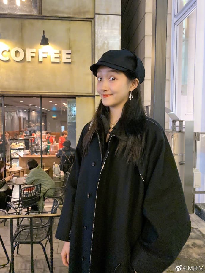 鹿晗放上關曉彤逗趣的照片祝女友生日快樂。(翻攝自鹿晗微博)