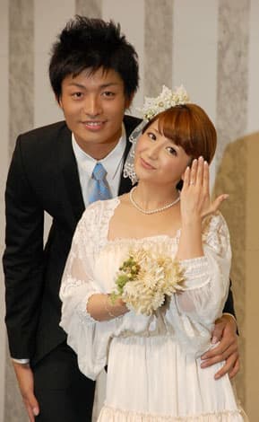 中村昌也(左)當年與矢口真里結婚,因2人身家相差甚遠,被喻為是「格差婚」。(翻攝自網路)