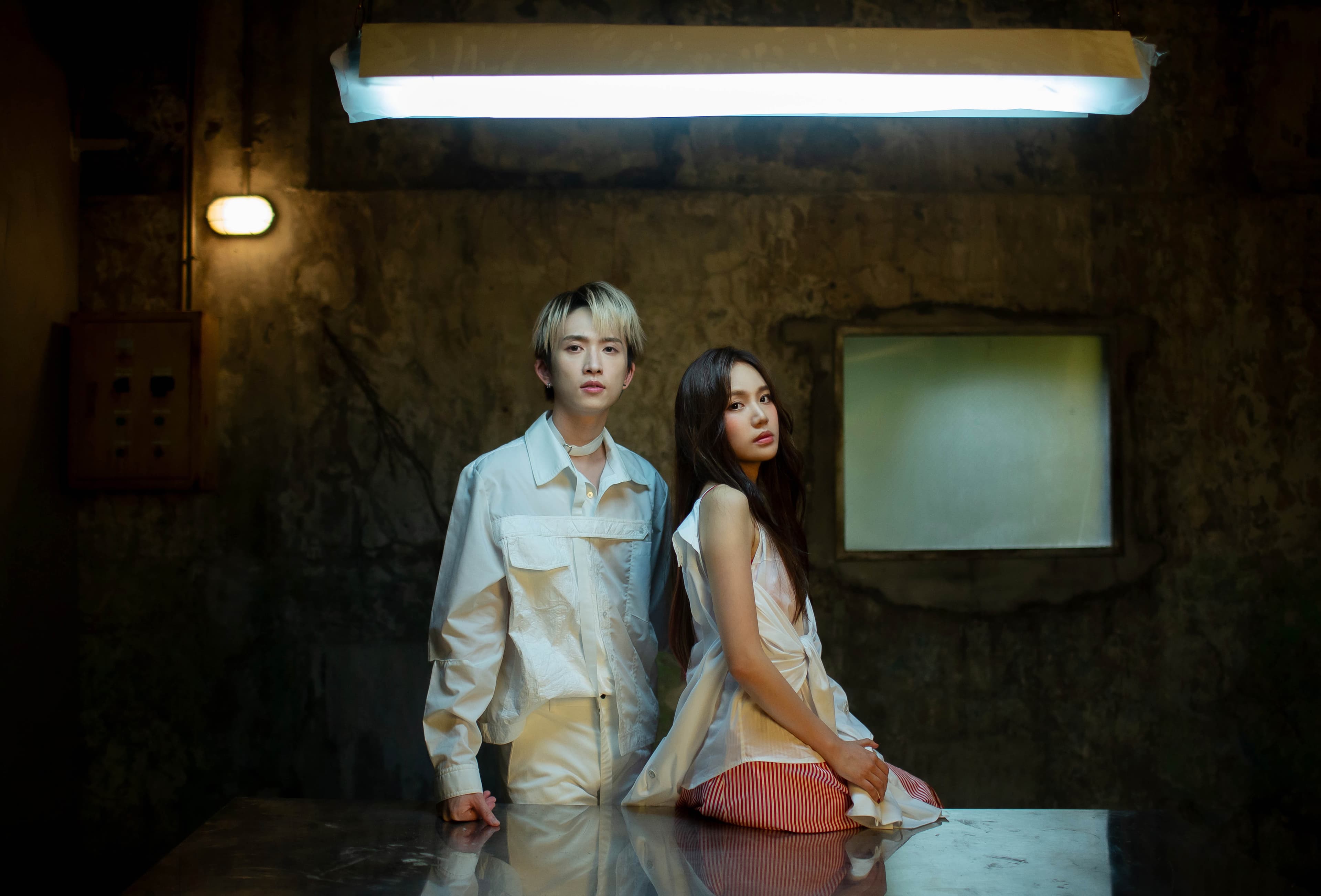在〈Messed Up〉MV中,文慧如與邱鋒澤飾演一對情侶。