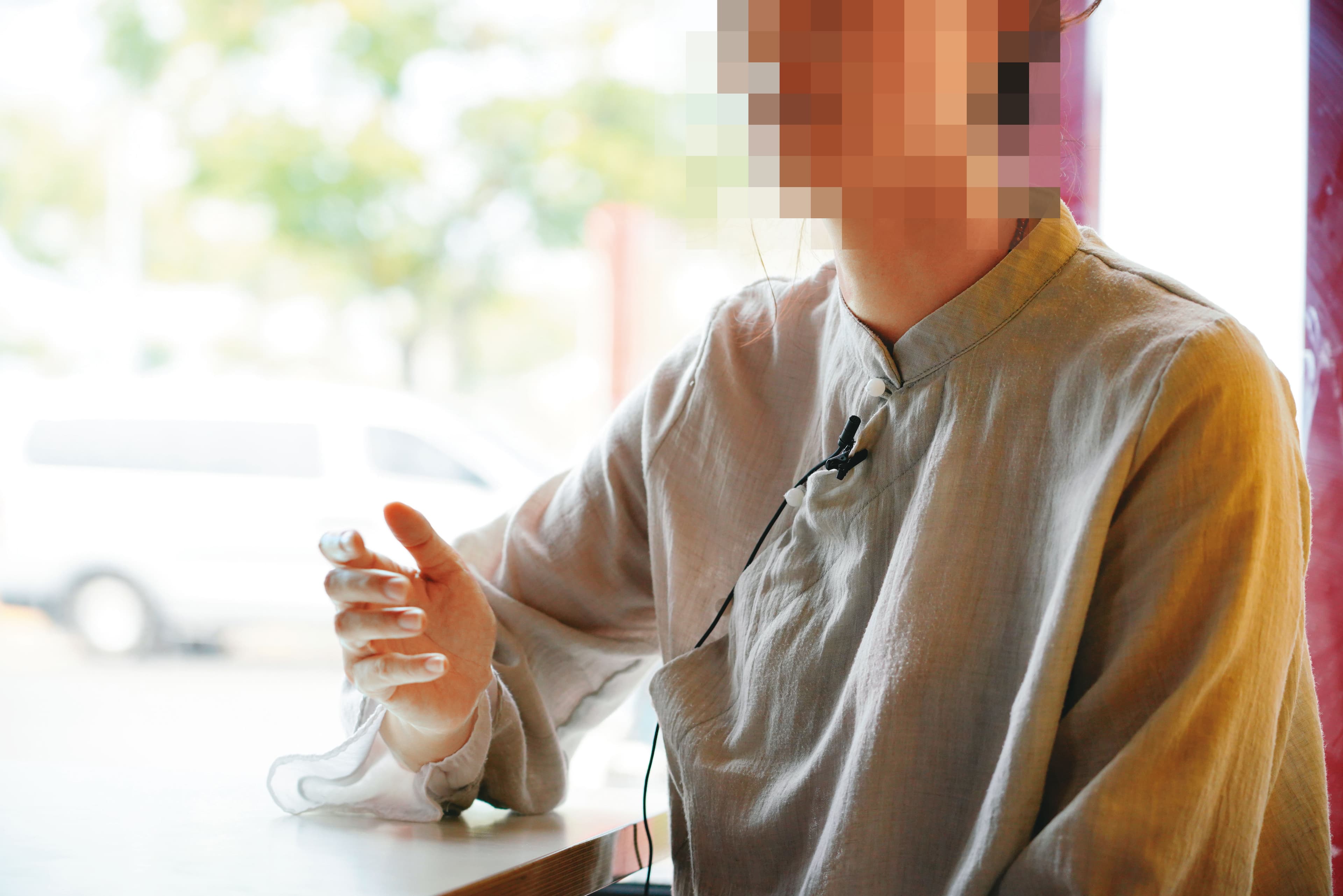 E老師表示，稻江至今沒發給聘書，未來不知何去何從。