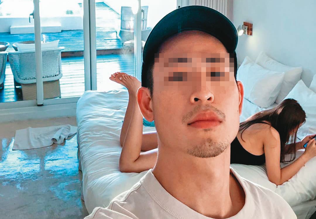 張男過去不喜歡在社交媒體張貼女友的照片，但最近卻頻頻和豪乳網紅曬恩愛，每篇發文還會標記豪乳網紅的ID，蹭熱度意味濃厚。（翻攝自IG）