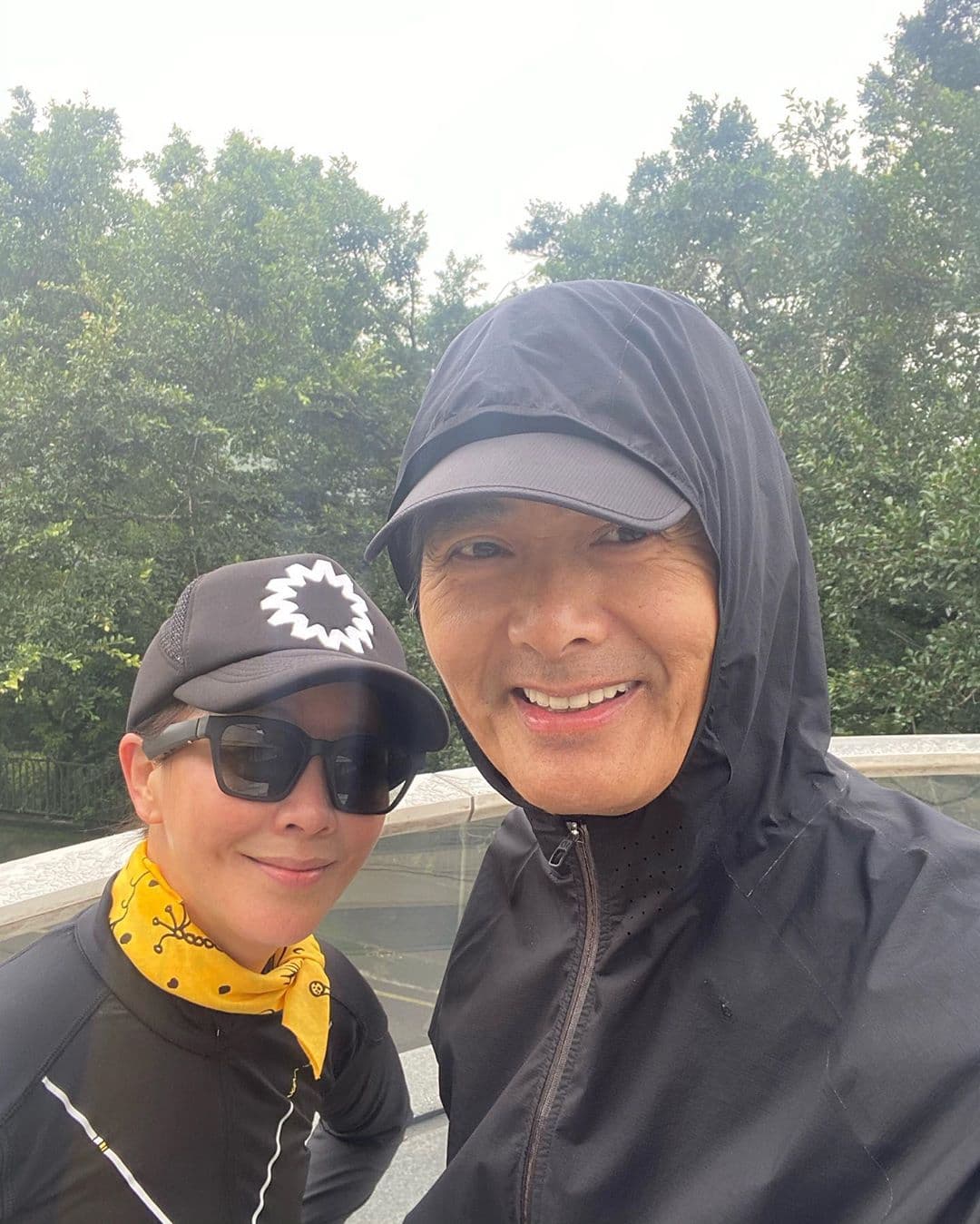 劉嘉玲的IG滿滿的都是運動照片,她歸功於周潤發的帶領,2人也會相約跑山。(翻攝自劉嘉玲IG)