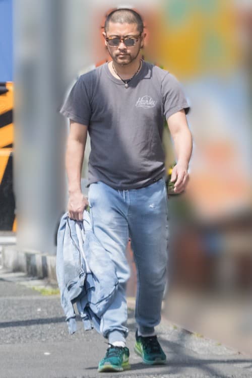 山口達也去年曾被拍到獨自生活的模樣。（網路圖片）