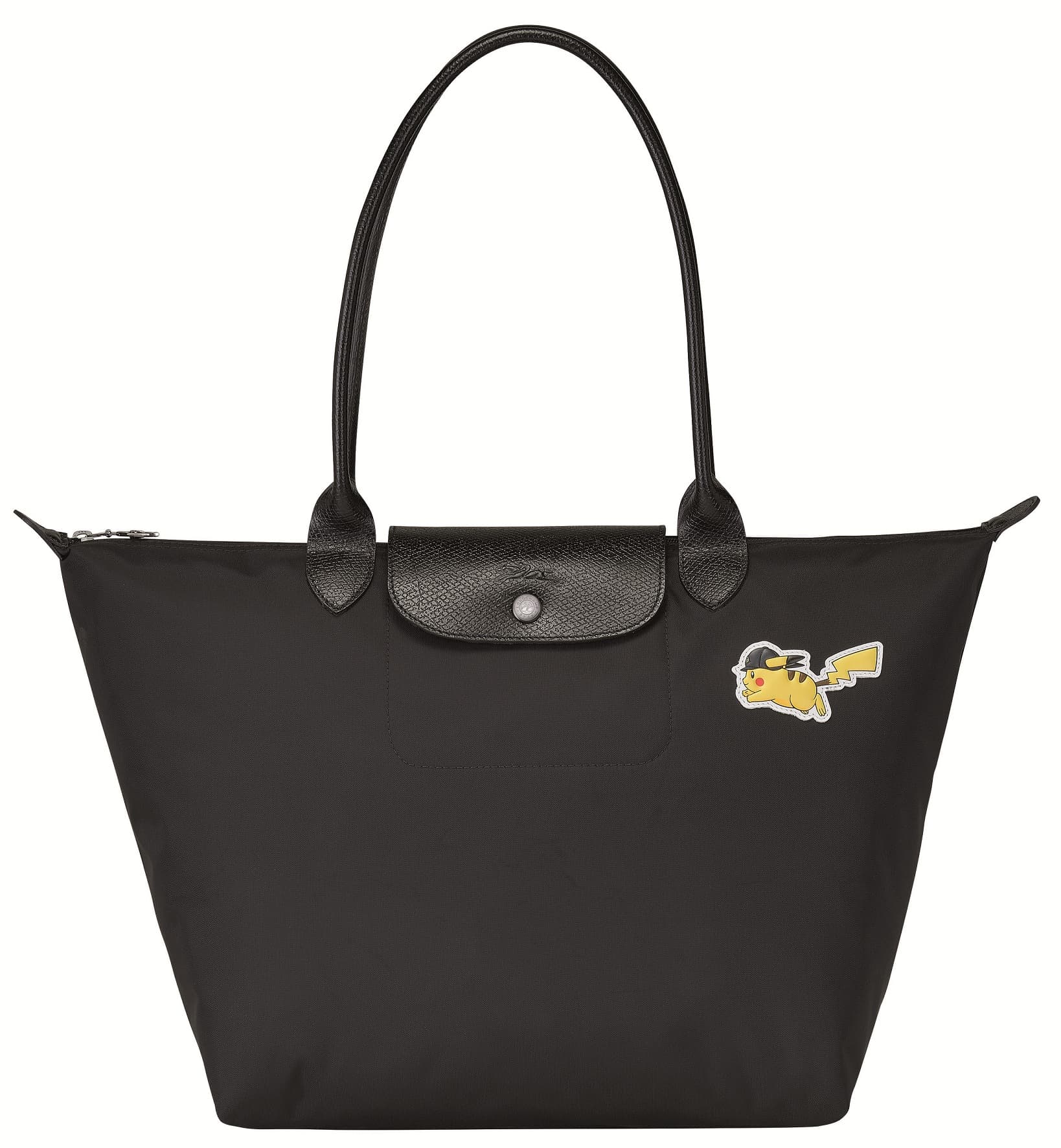 於台灣Longchamp官網及台北101旗艦店獨家推出的Longchamp x Pokémon聯名系列Le Pliage尼龍肩揹包。NT$5,800(Longchamp提供)