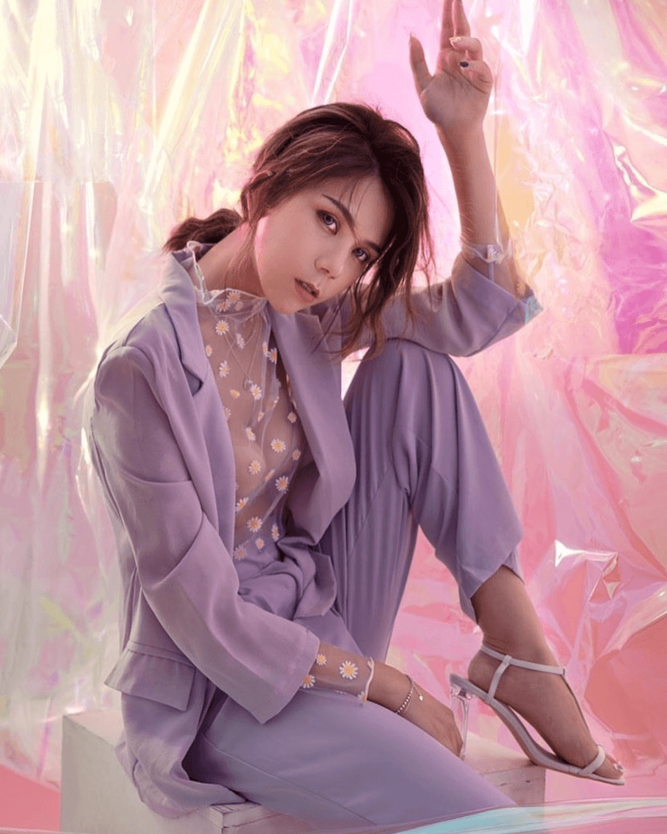 蕾拉大解封水滴美乳,若隱若現叫人鼻血直流。(翻攝自蕾拉IG)