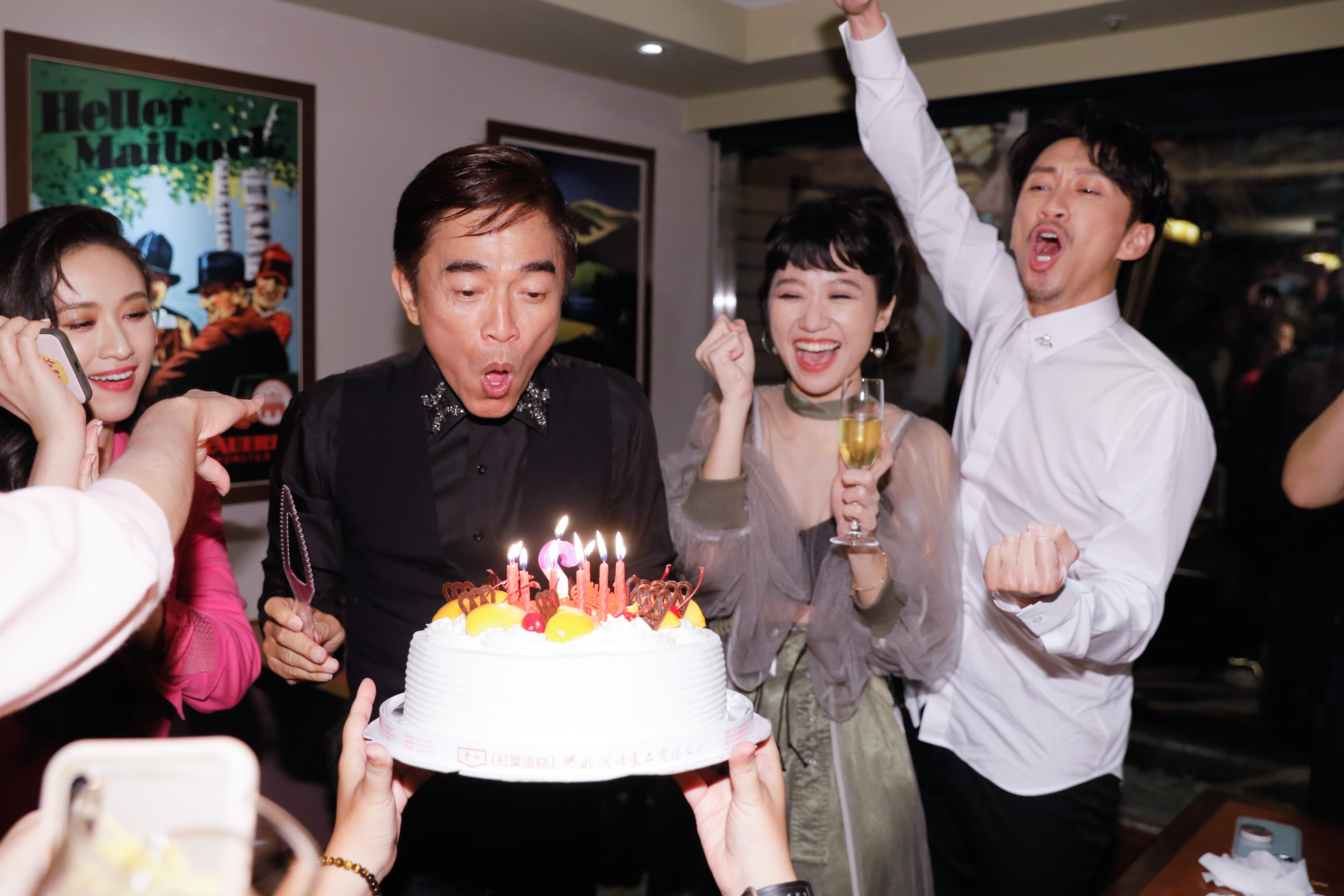 昨晚適逢吳宗憲58歲生日,工作人員送上蛋糕驚喜替他慶生。