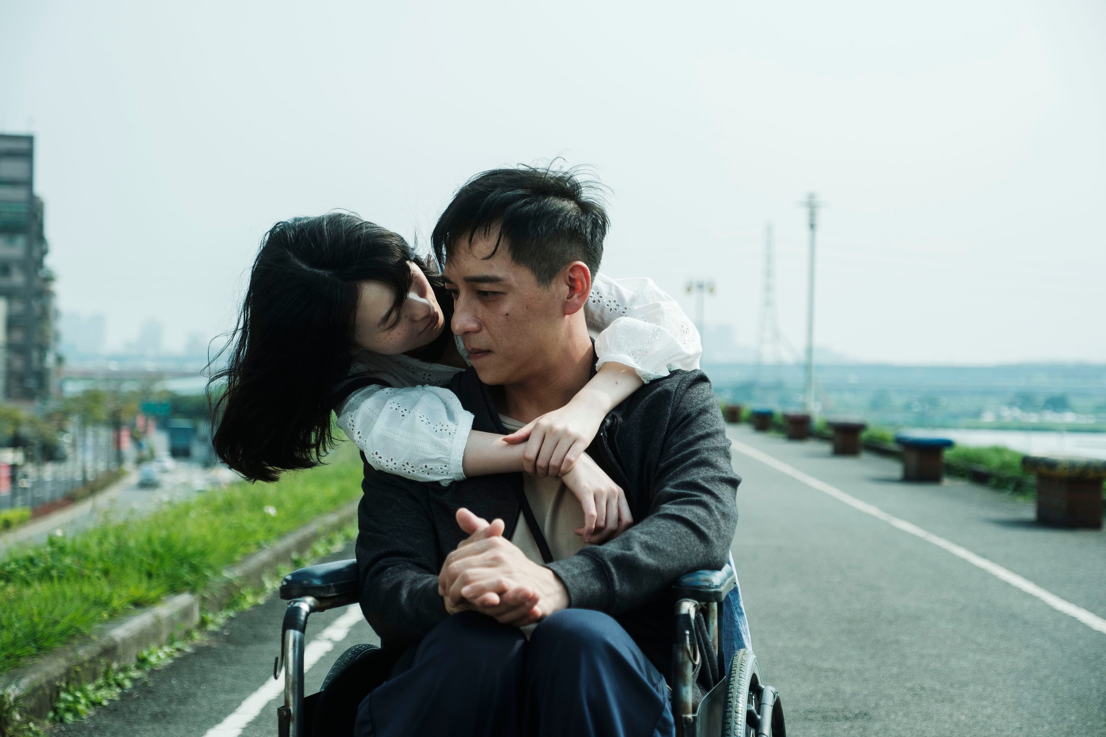 鄭人碩與邱偲琹戲中從性交易關係,逐漸發展出一段刻骨銘心的愛情。(威視提供)