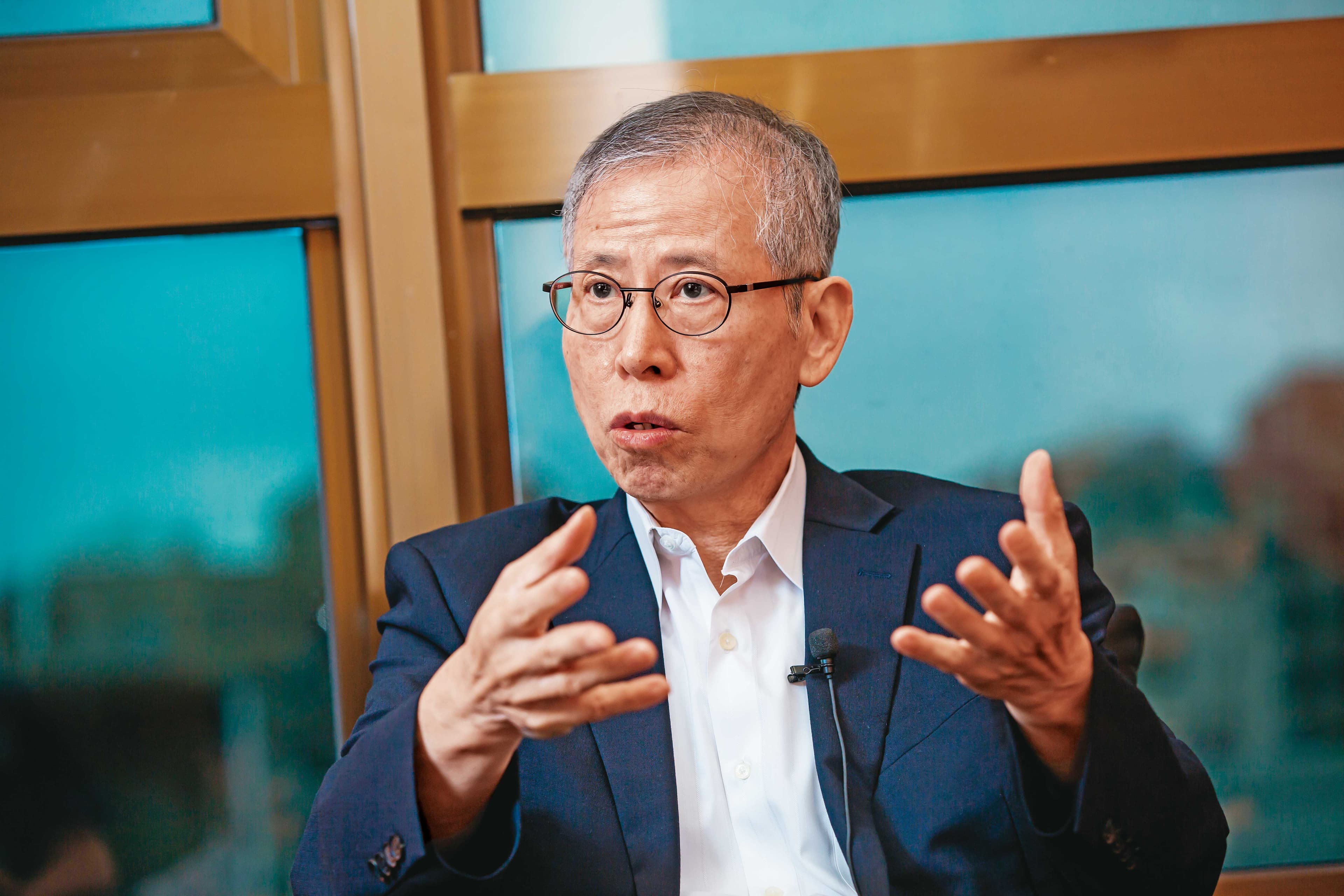 洪傳獻表示,政府為了改善空氣汙染問題,會進一步降低燃煤比重,加上天然氣50%比重太多,核能也不能再用,再生能源比重會再提高。