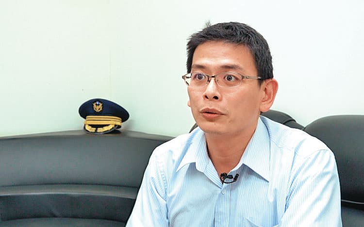 刑事局研發科股長黃翰文指出，警方會運用科技偵查手法，與境外執法單位配合，揪出色情犯罪者。