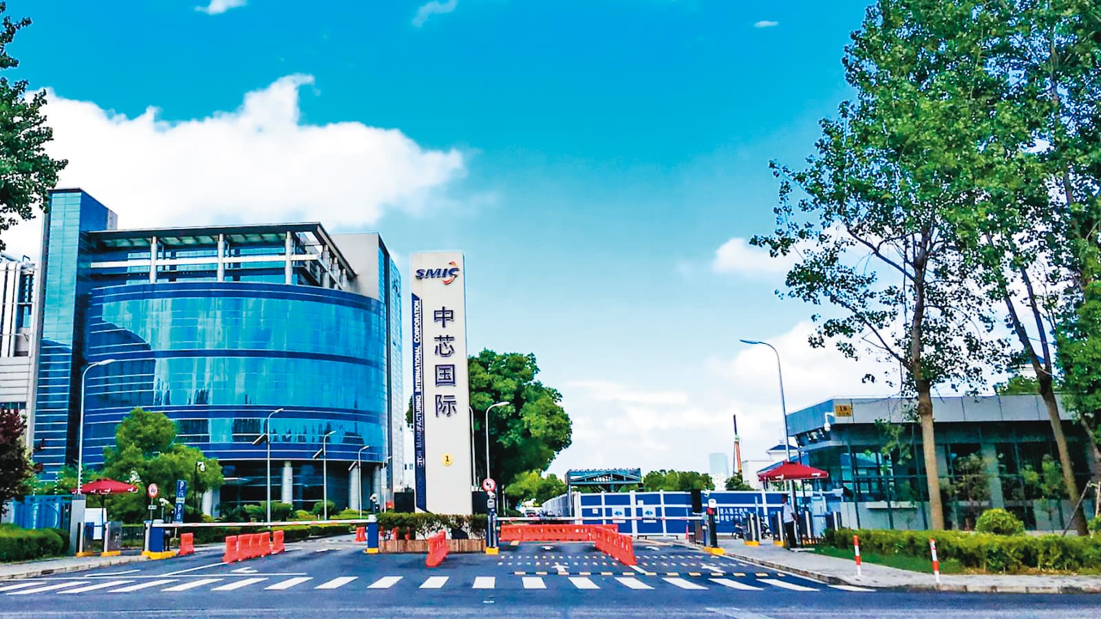 美國將出手制裁中芯國際,恐讓科技業者碰上史上罕見的「缺料」寒冬。(圖片來源:中芯國際官網)