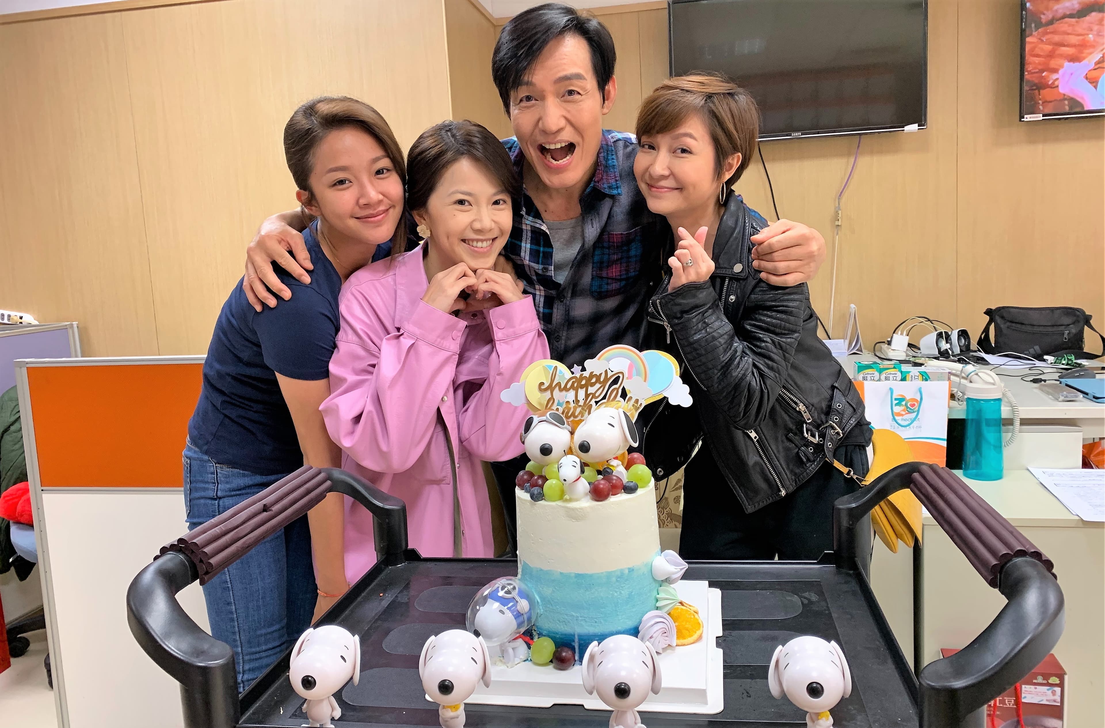 霍正奇慶生,劇中相關的3個女人(左起)賴慧如、廖苡喬、李珞晴齊聚。(民視提供)