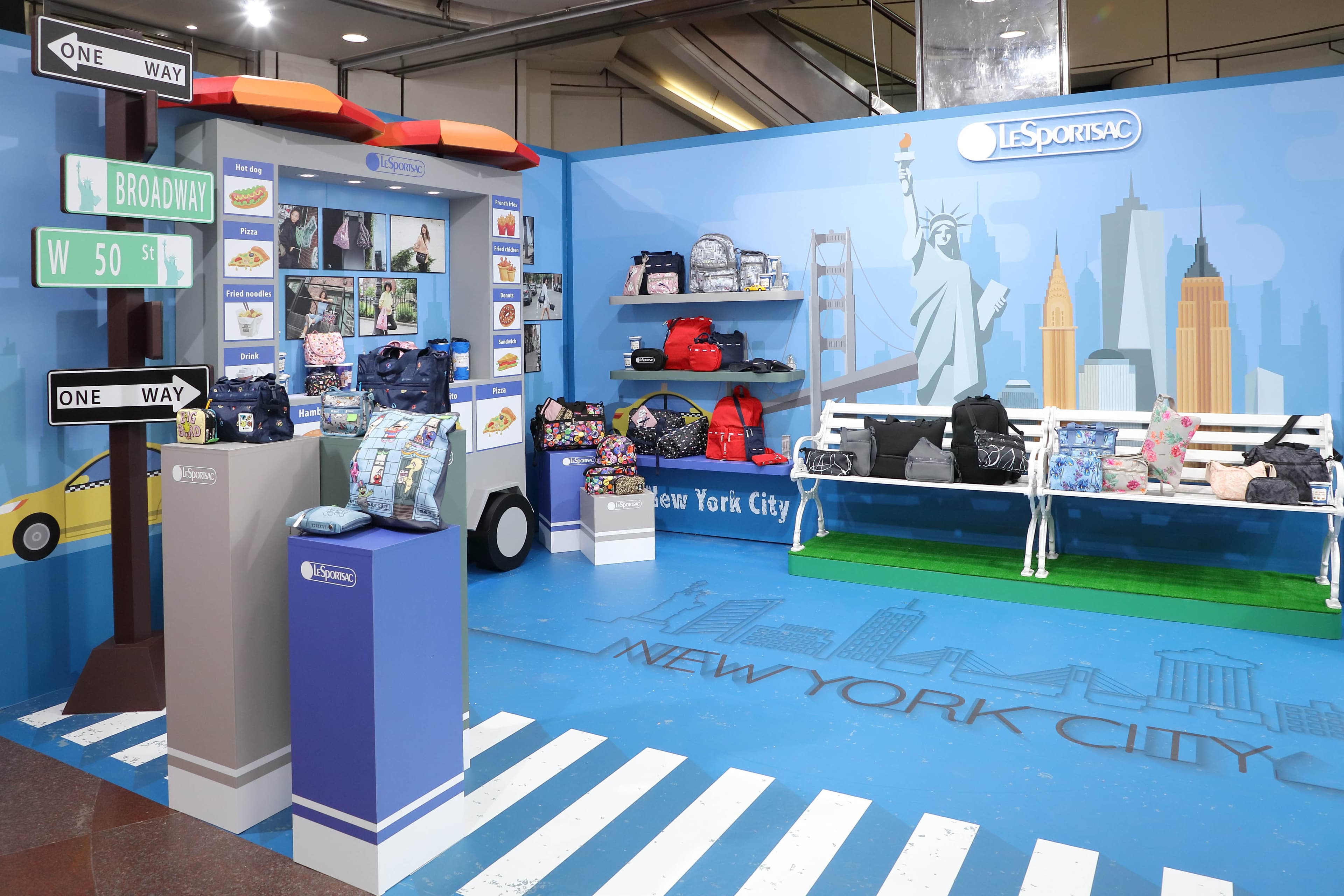 LeSportsac探索紐約Pop-Up Store在台北忠孝SOGO展開為期五天的期間限定店，至下月4日結束。（藍鐘提供）