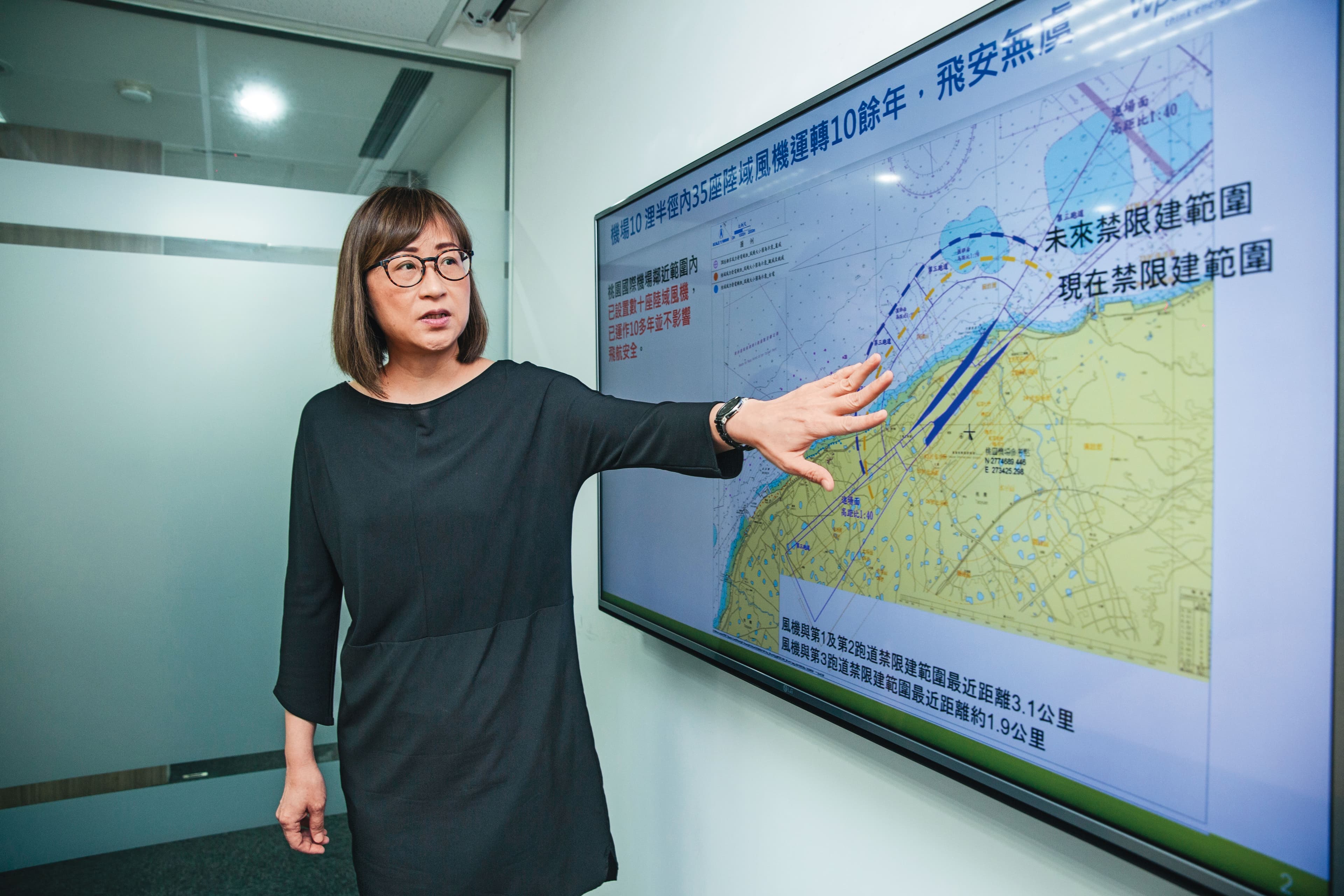 王雲怡對於離岸風場未在禁限建範圍,屢屢提出相關報告證明卻無法取得民航局許可,覺得不滿與無奈。