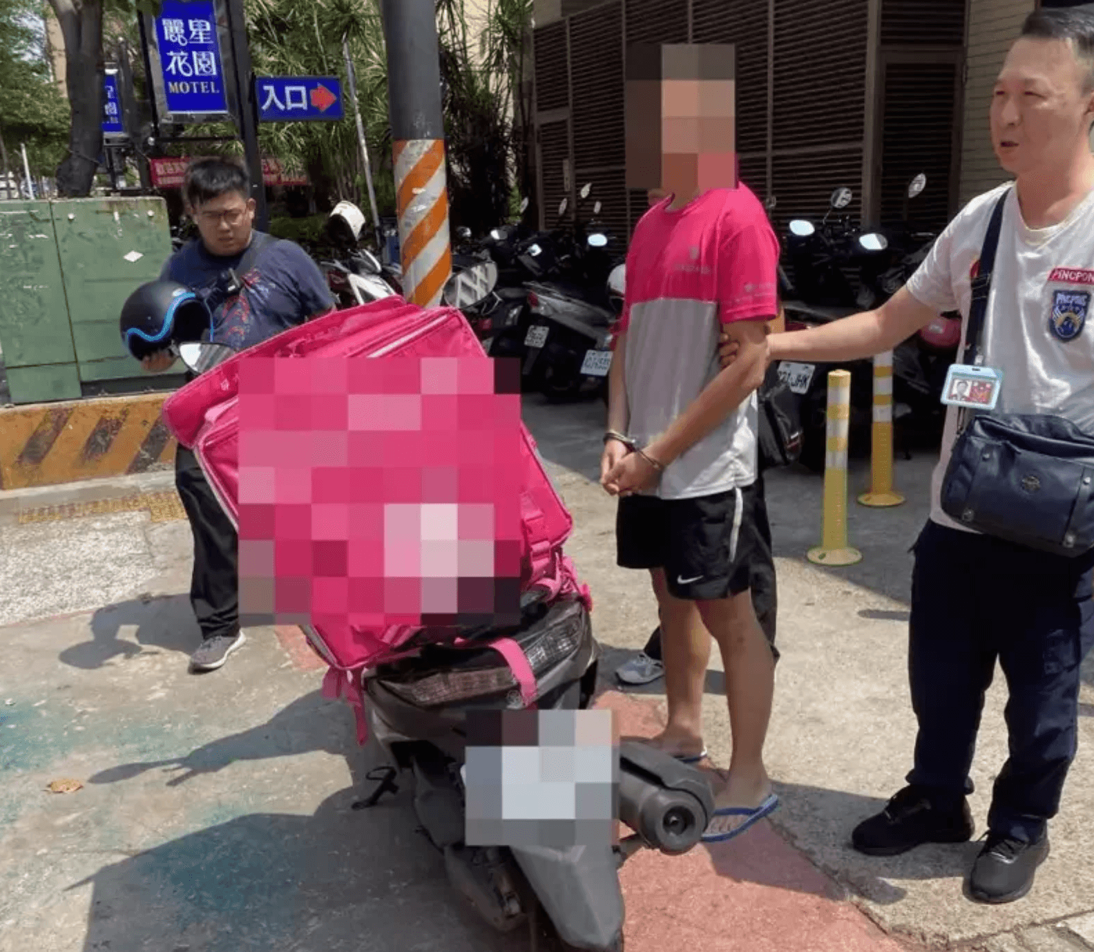 警方抓獲一名販毒男子,對方竟偽裝成外送人員掩人耳目。(翻攝畫面)