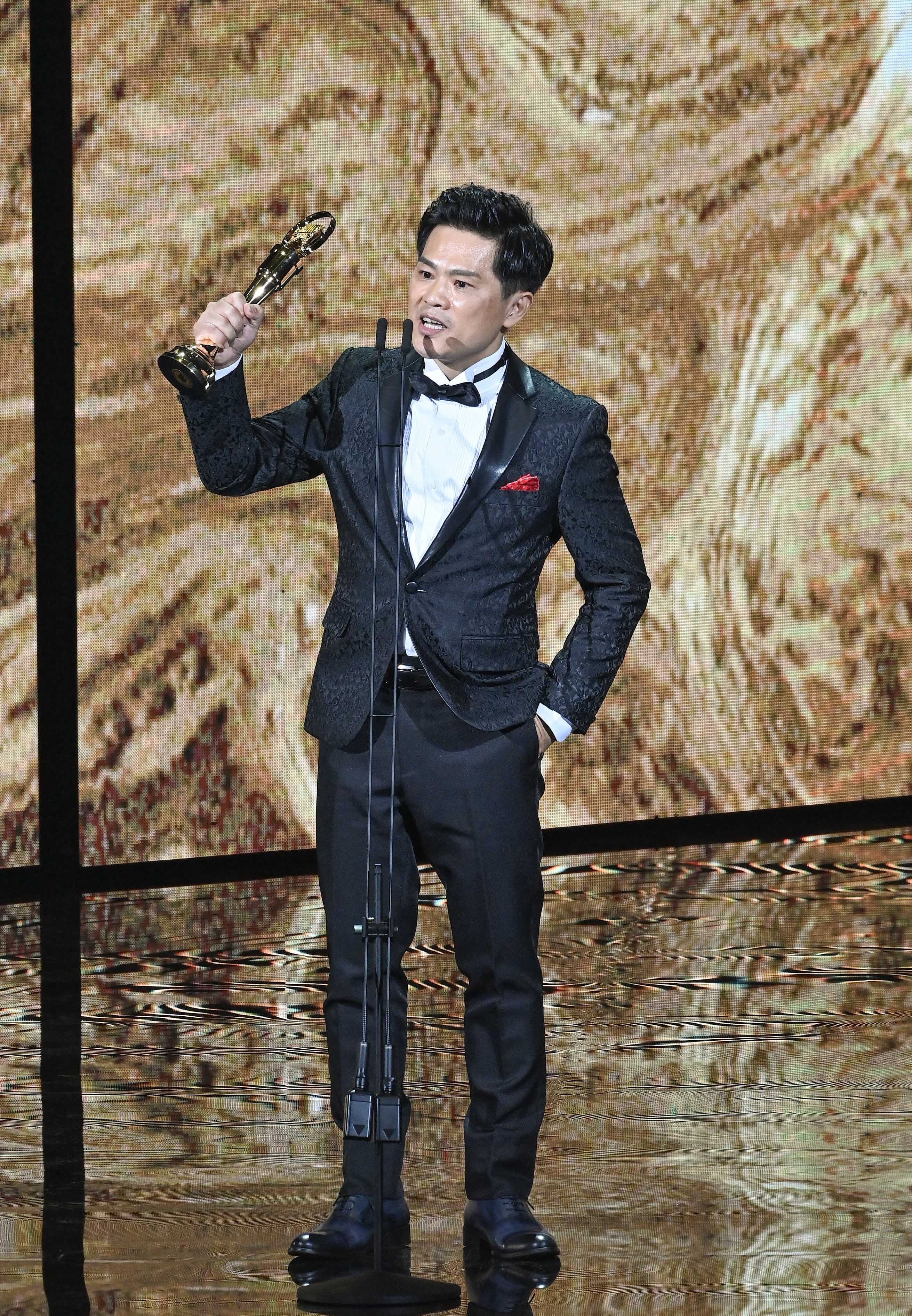 本業是律師的蘇明淵,奪得第31屆金曲獎最佳台語男演唱人獎。(台視提供)