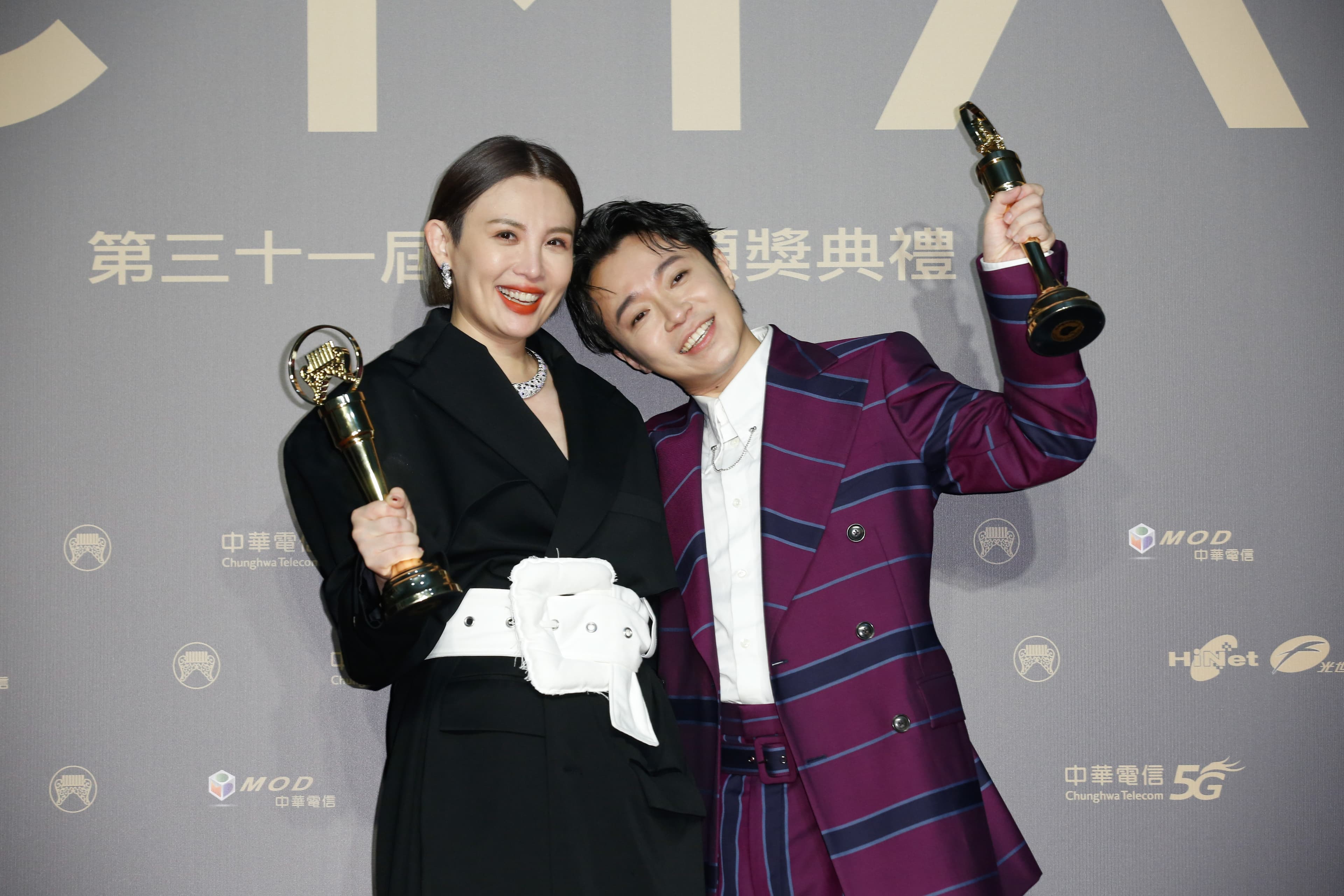 吳青峰登歌王,第一輪即勝出,魏如萱的演唱實力獲肯定,如願登歌后。