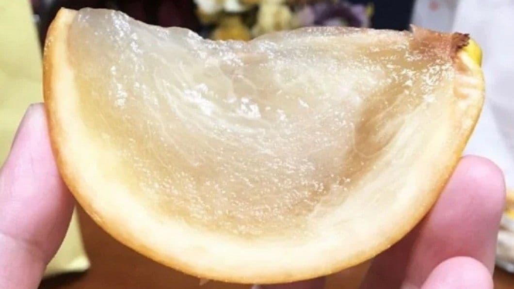 網友貼出水果照後馬上獲得解答,原來是富含膠原蛋白的黃金果。(翻攝Dcard)
