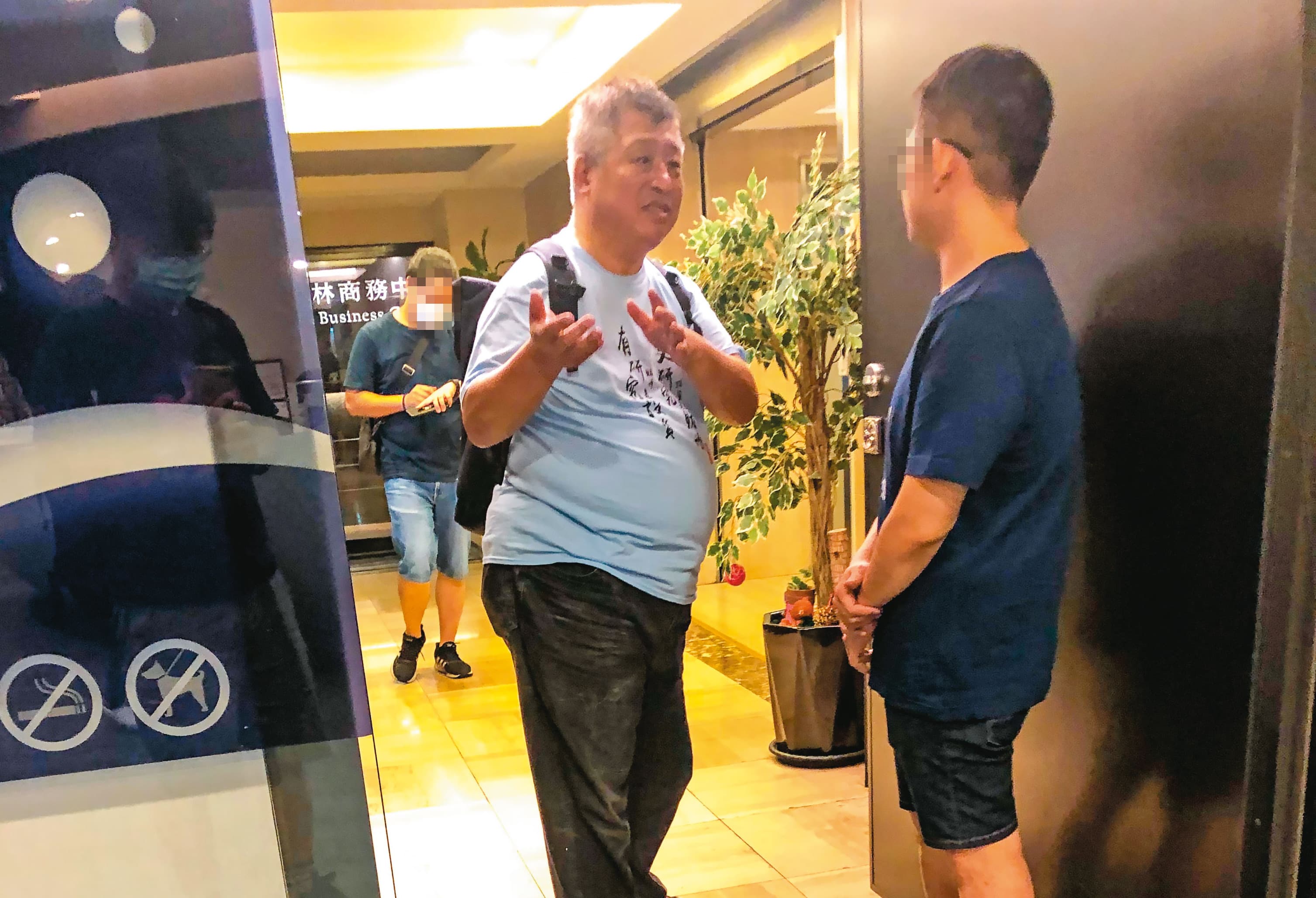 有學員深受戴子郎（中）鼓舞，還在說明會結束後向他請教如何算牌。