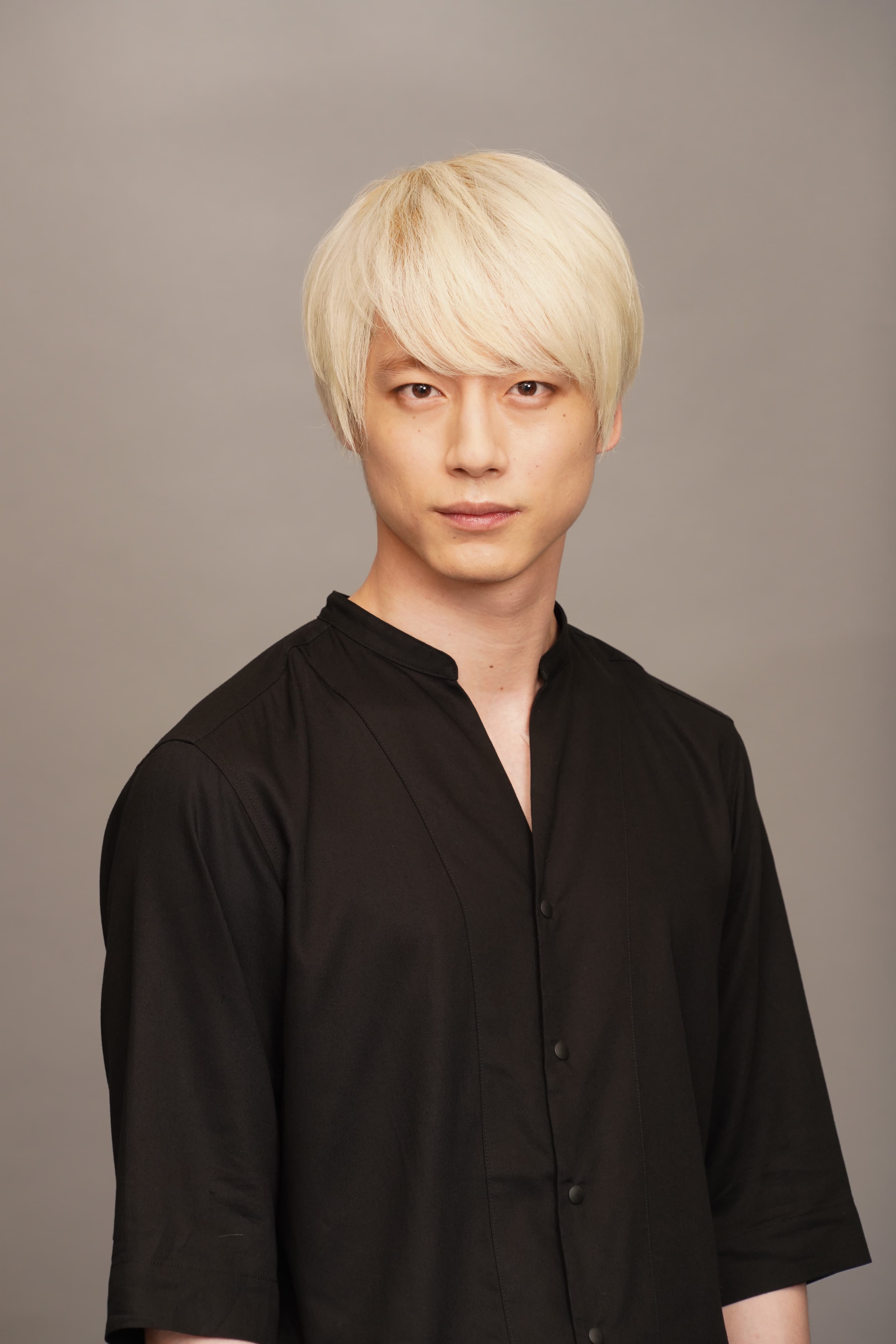 坂口健太郎為《東京白日夢女2020》特別篇特地將頭髮染回金色。(friDay影音提供)