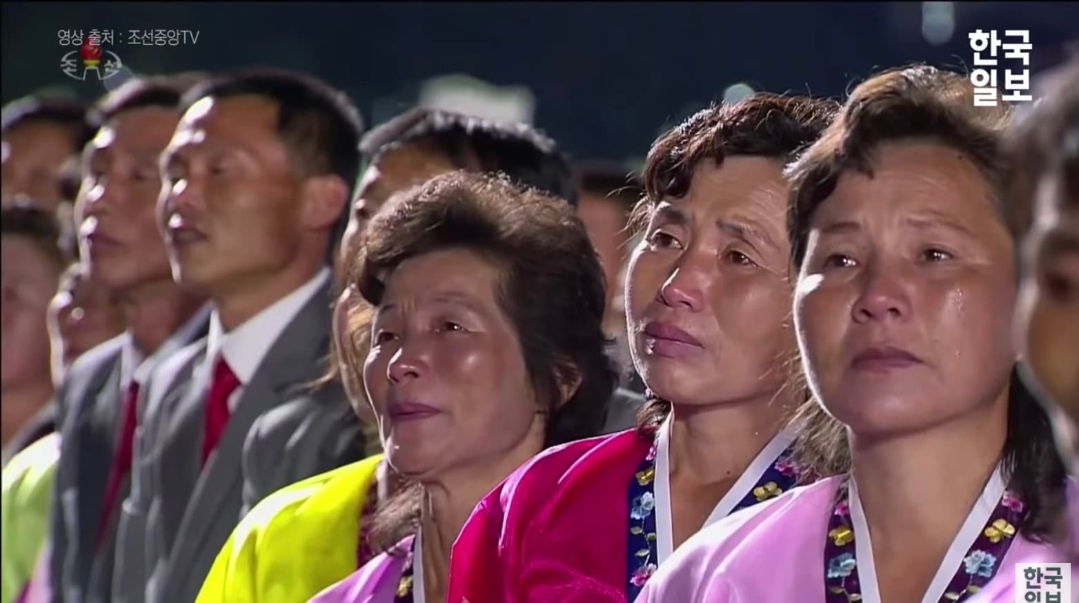 全體與會者在聆聽金正恩演說的過程中,感動到不斷流淚。(翻攝自《韓國日報》YouTube)