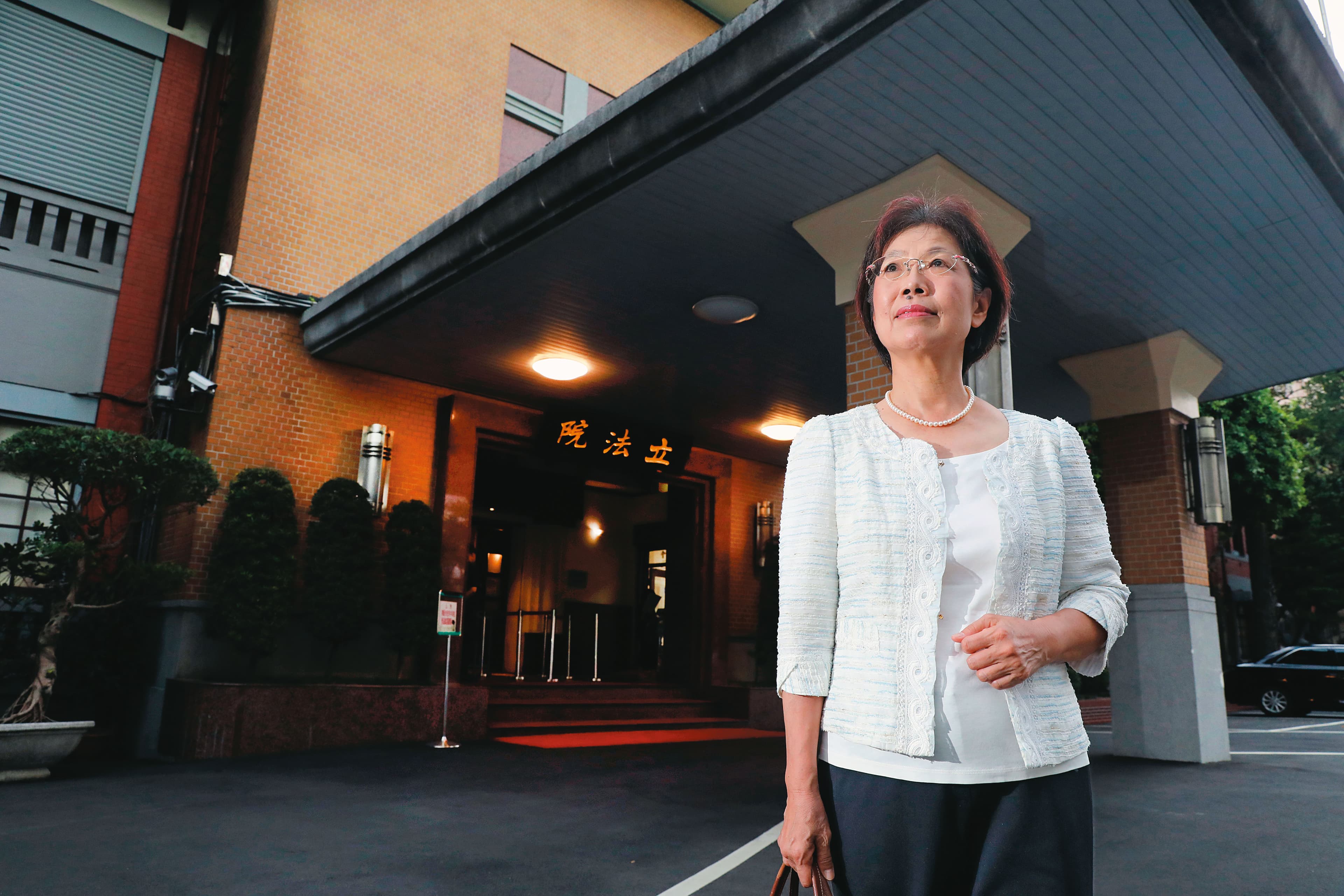 尤美女今年7月獲頒法國國家騎士勳章,讚揚她立委任內對性別平權、人權的堅持,改革路途漫長艱辛又孤獨,她始終樂觀面對。